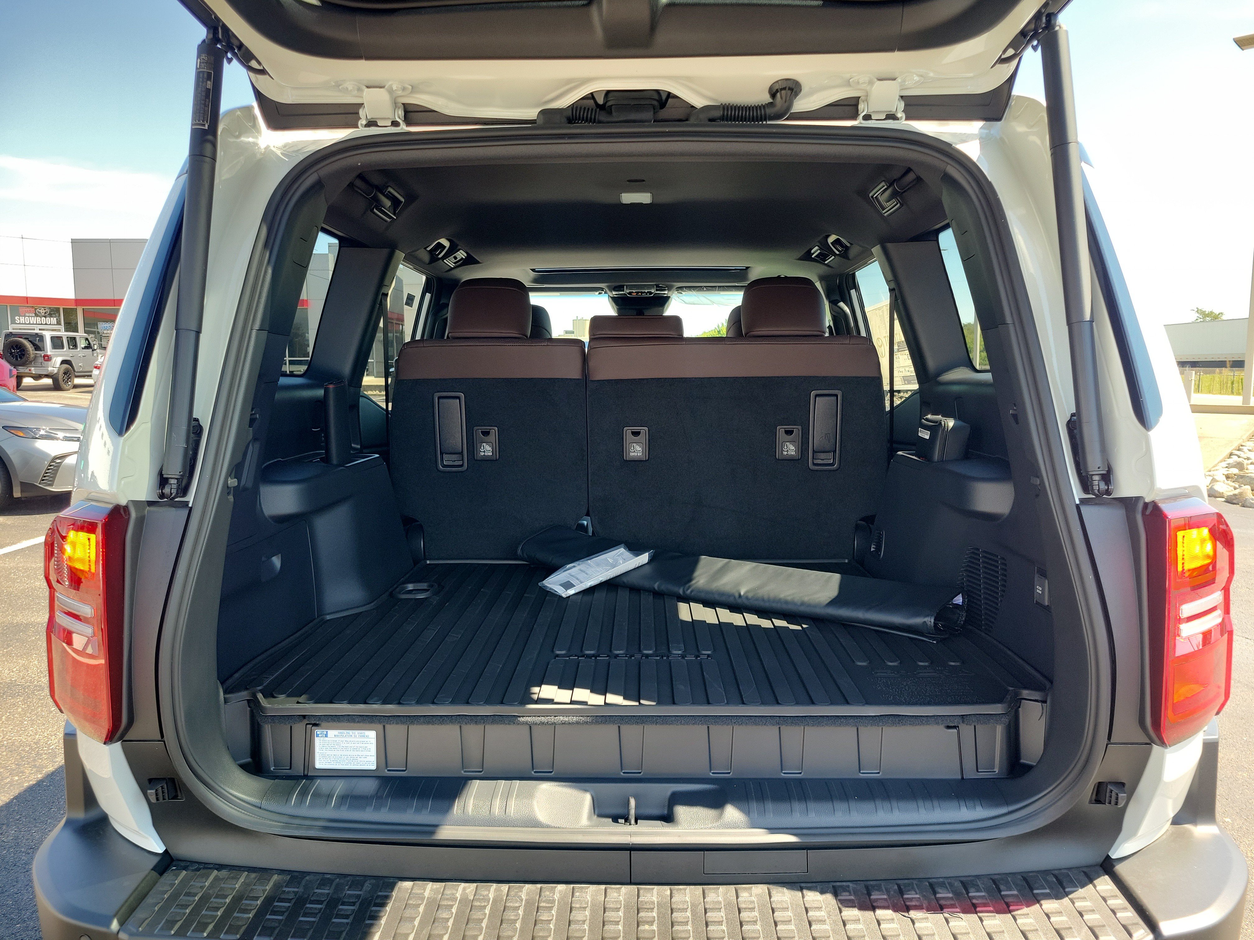 New 2027 Wind Chill Pearl Toyota 4WD (Natl) image 12