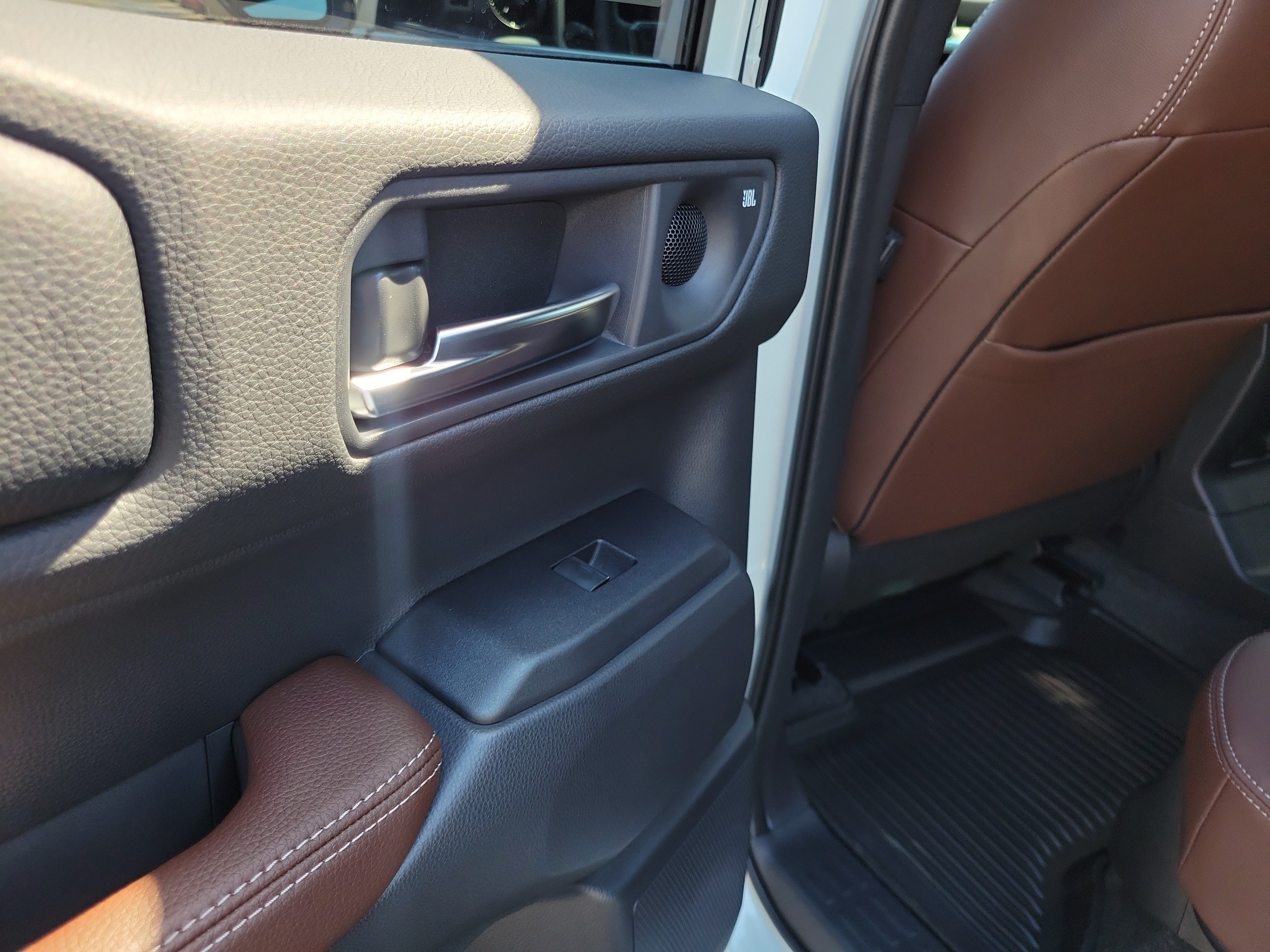 New 2027 Wind Chill Pearl Toyota 4WD (Natl) image 17