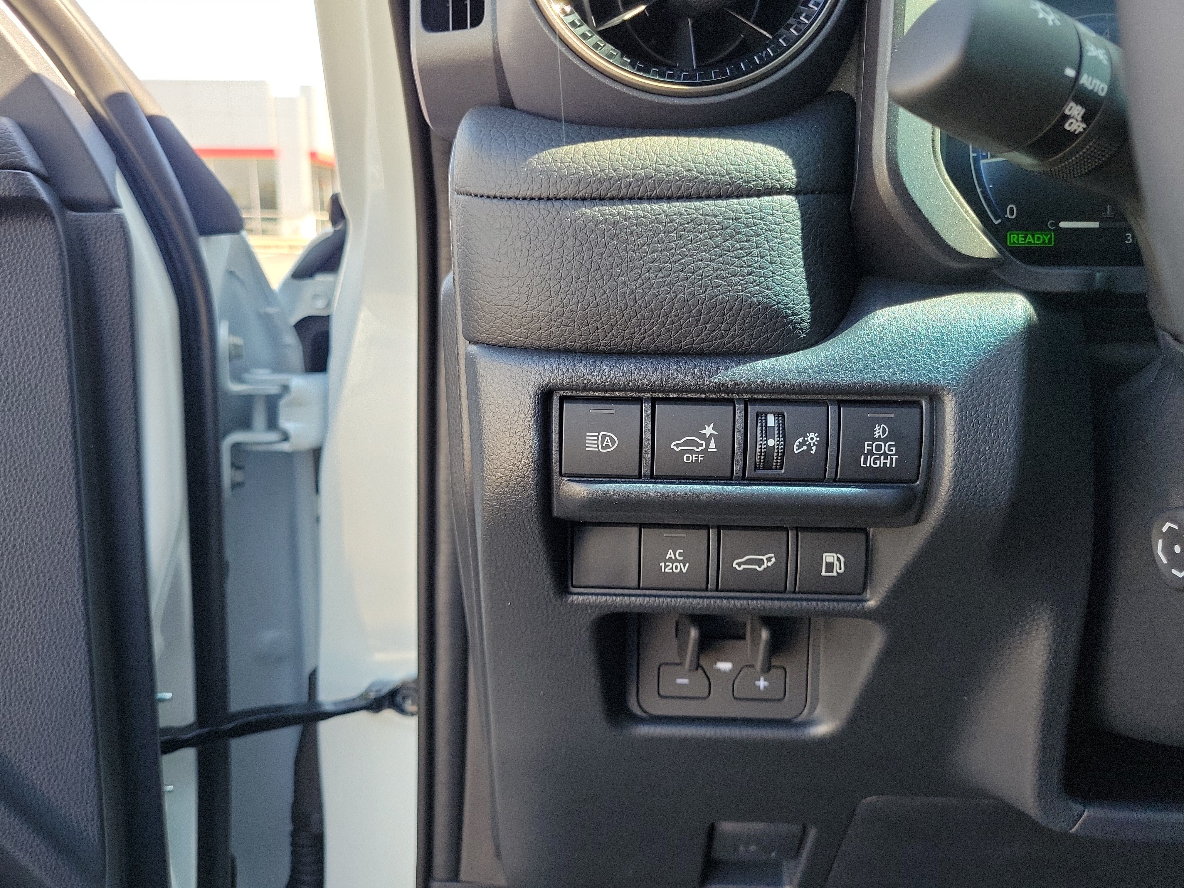 New 2027 Wind Chill Pearl Toyota 4WD (Natl) image 24