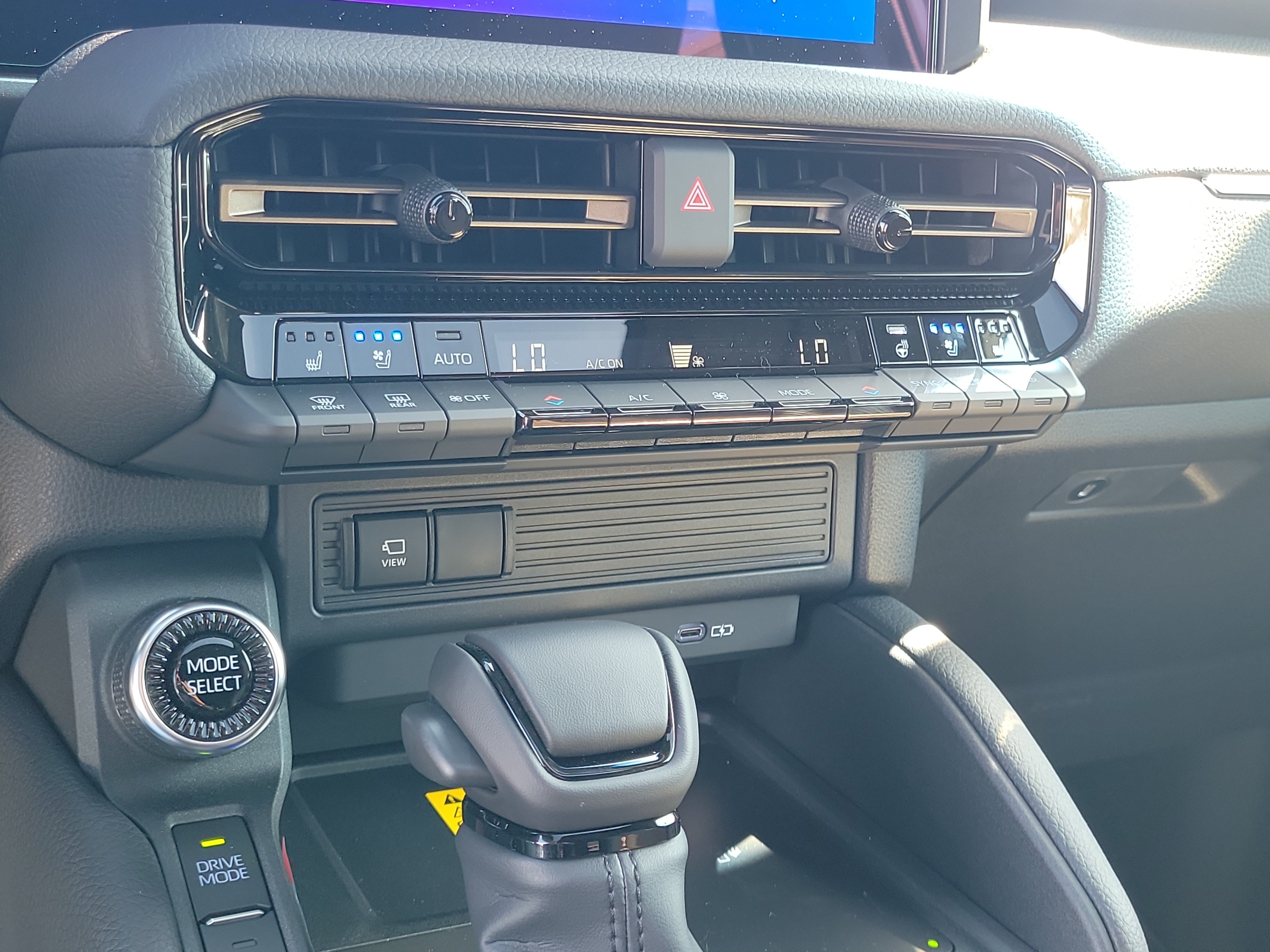 New 2027 Wind Chill Pearl Toyota 4WD (Natl) image 31