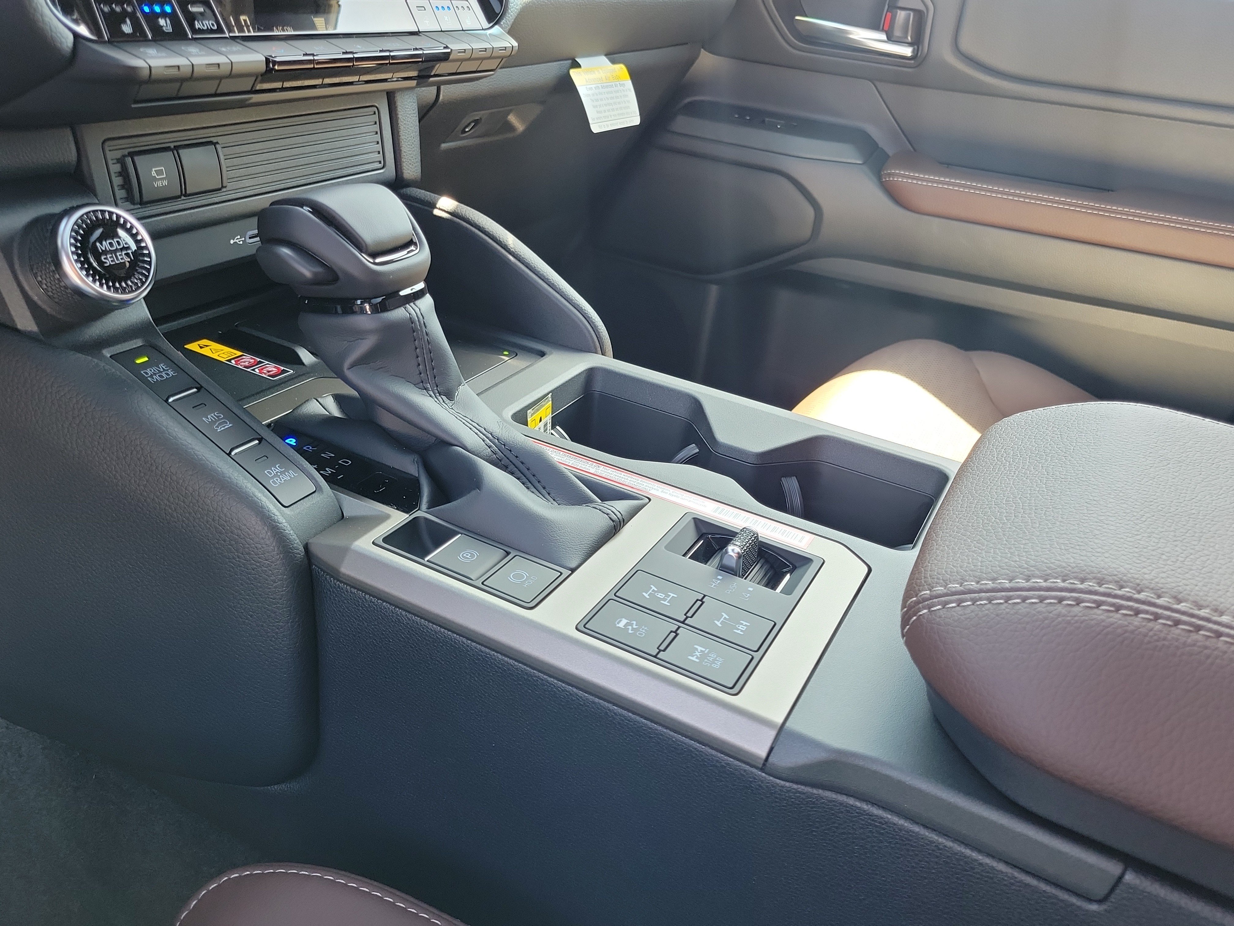 New 2027 Wind Chill Pearl Toyota 4WD (Natl) image 33