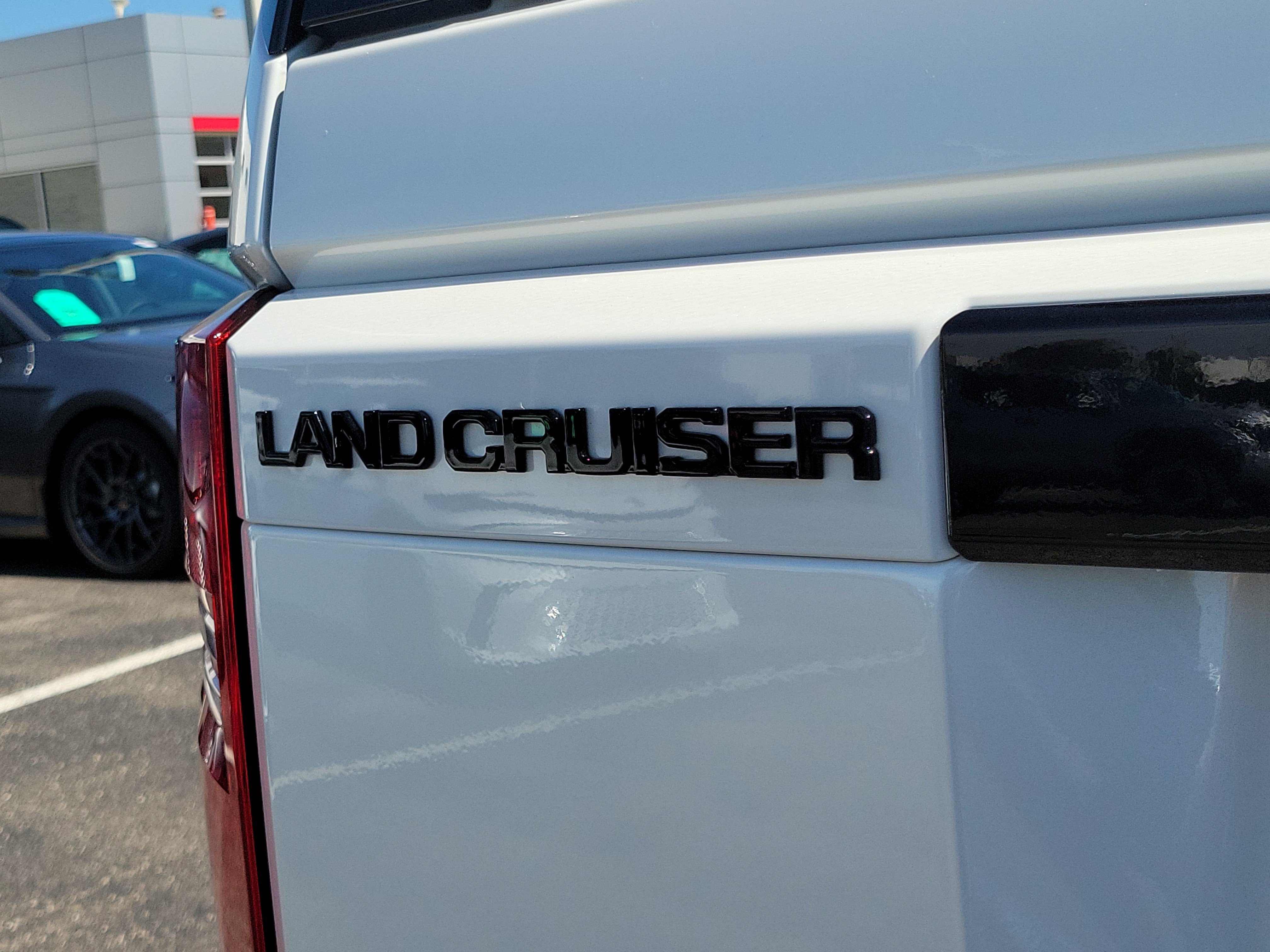 New 2027 Wind Chill Pearl Toyota 4WD (Natl) image 10