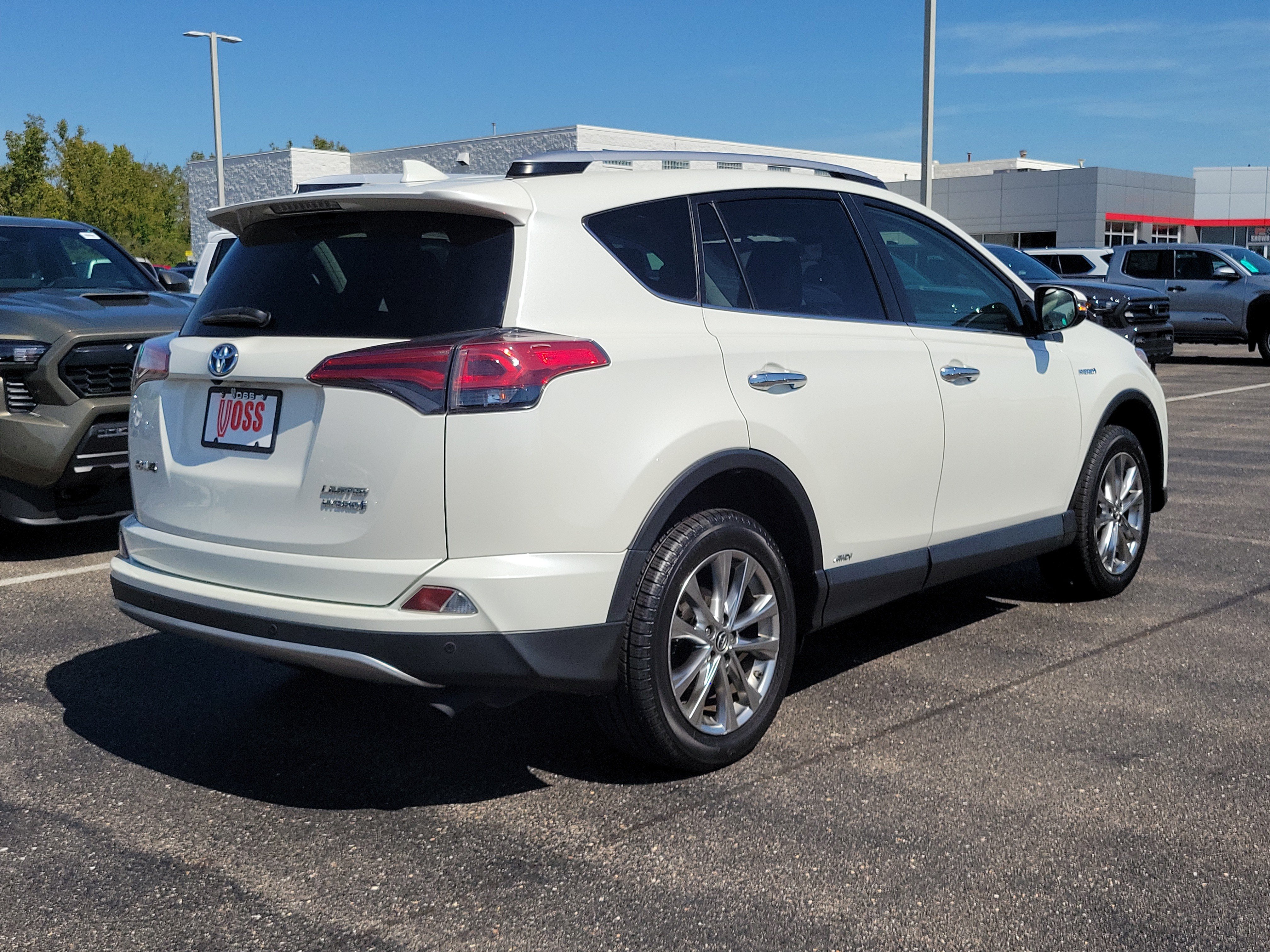 Used 2016 Blizzard Pearl Toyota Limited image 8