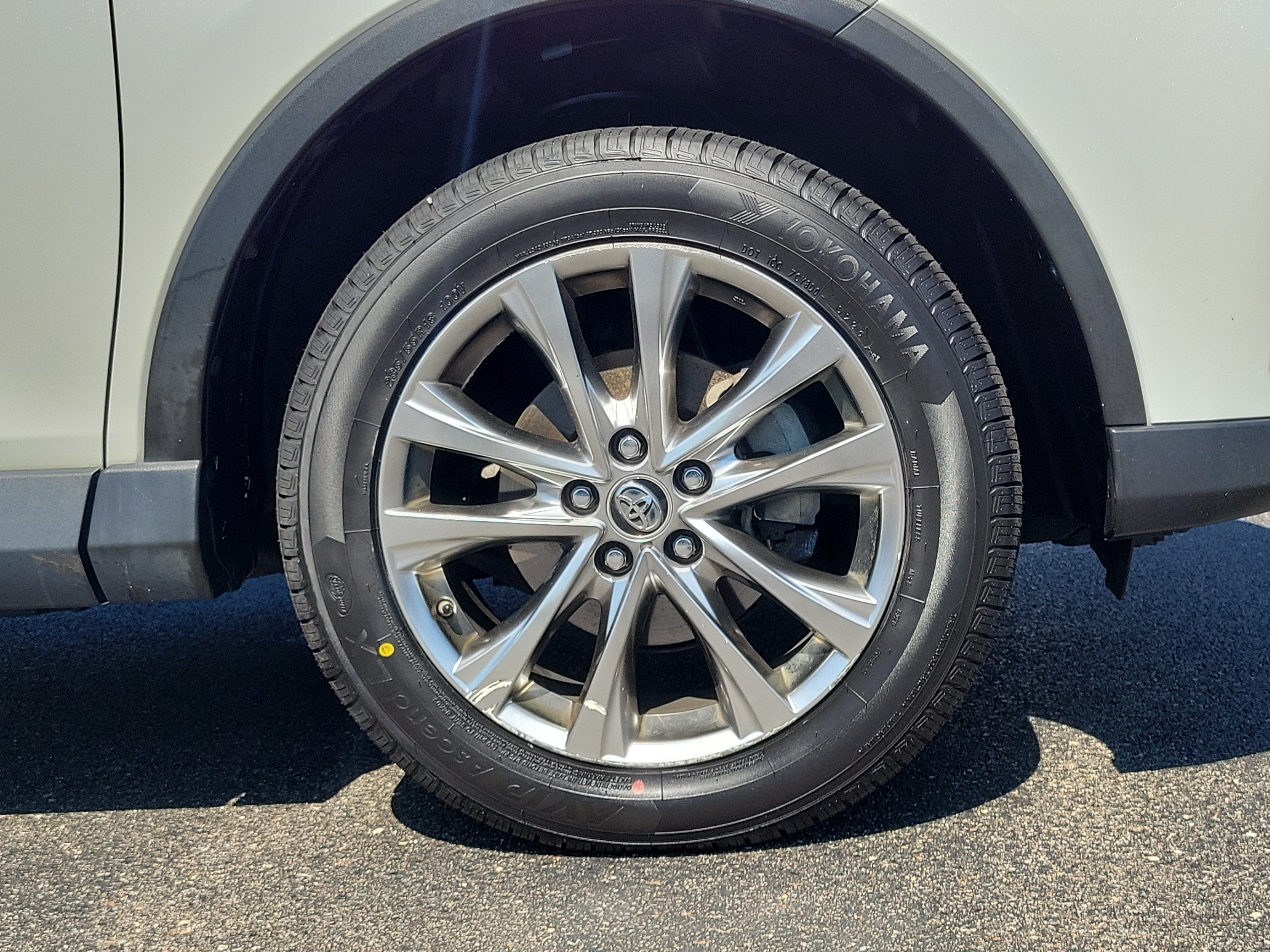 Used 2016 Blizzard Pearl Toyota Limited image 9