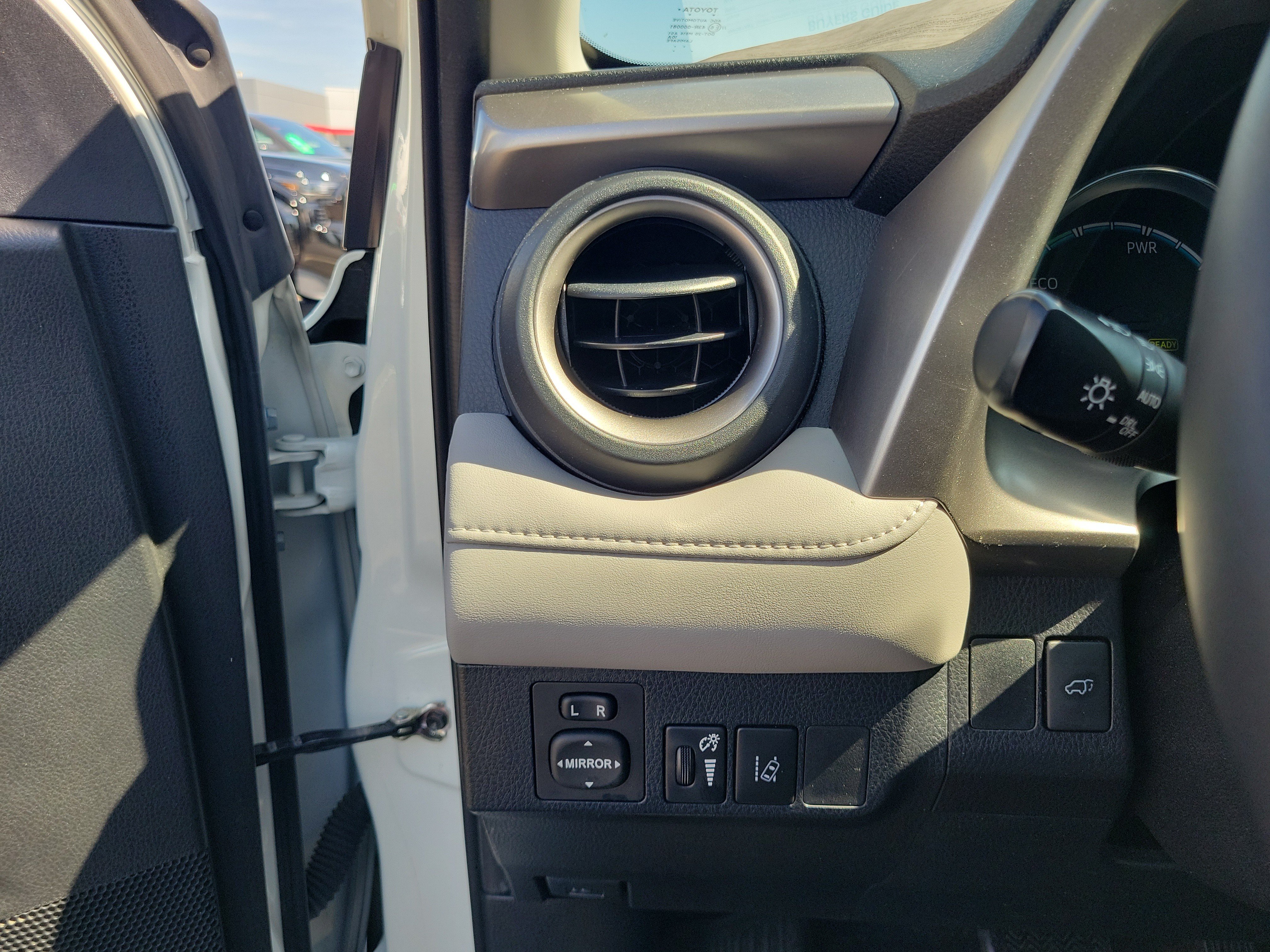 Used 2016 Blizzard Pearl Toyota Limited image 24