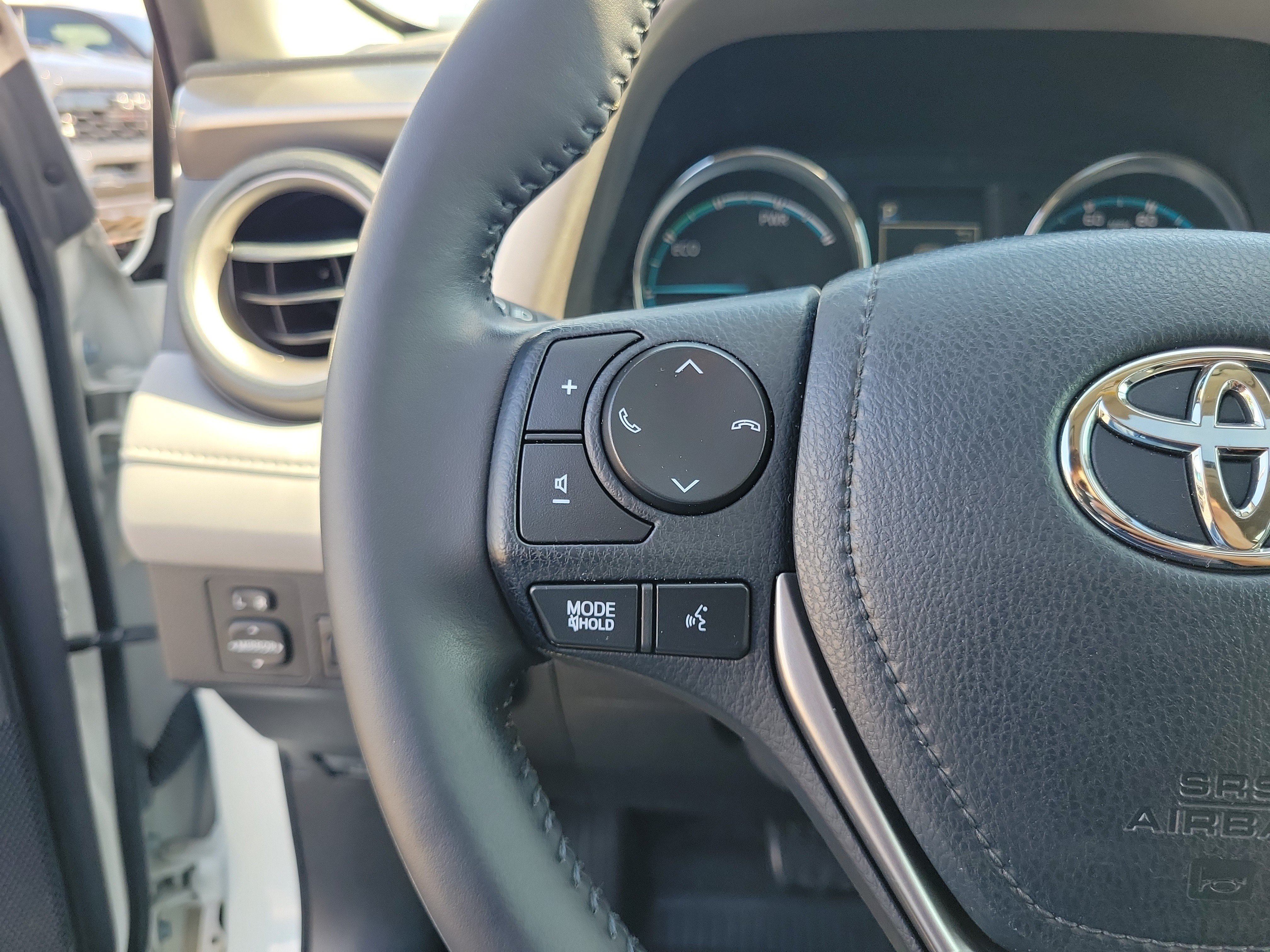 Used 2016 Blizzard Pearl Toyota Limited image 26
