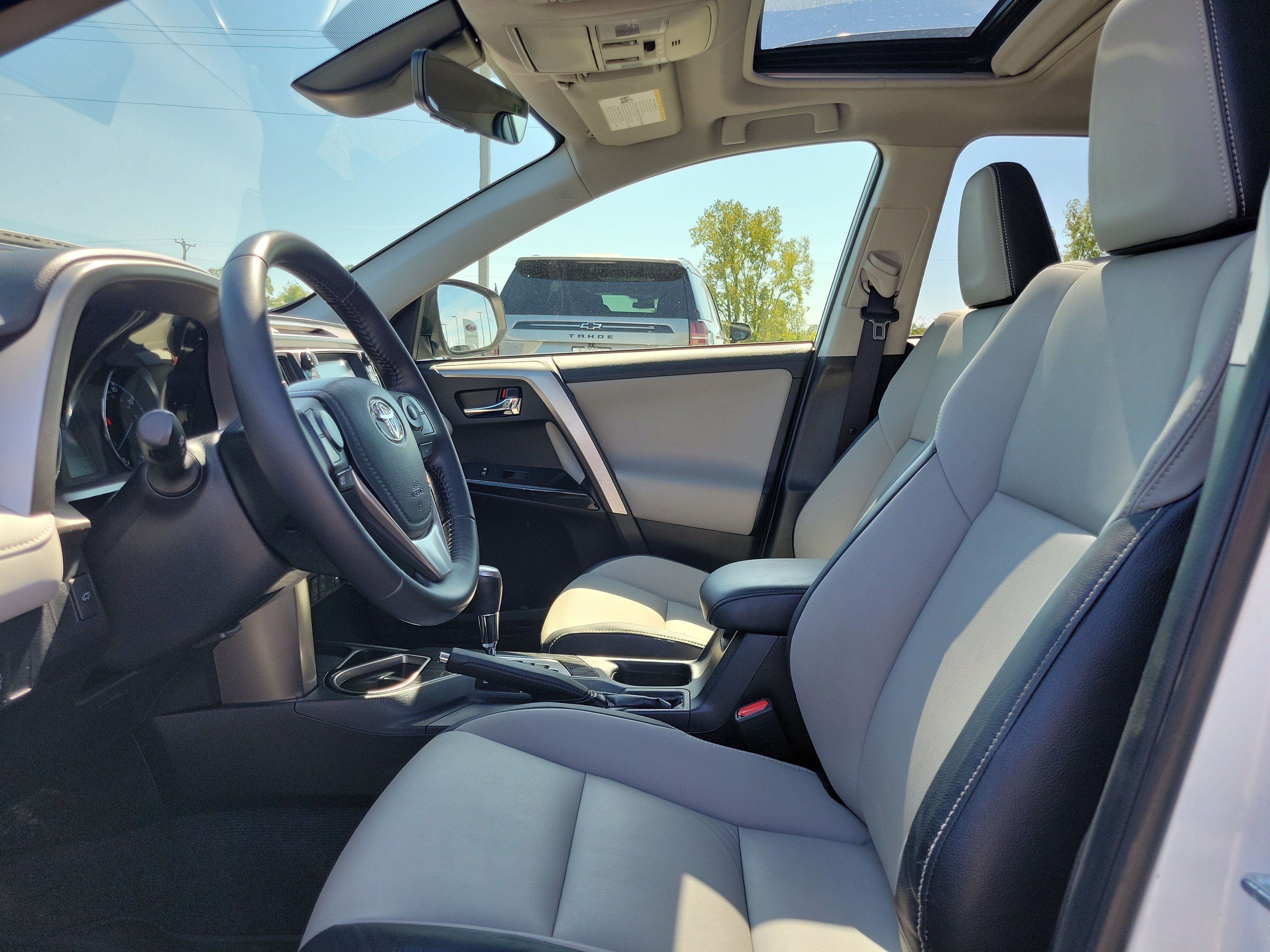 Used 2016 Blizzard Pearl Toyota Limited image 19