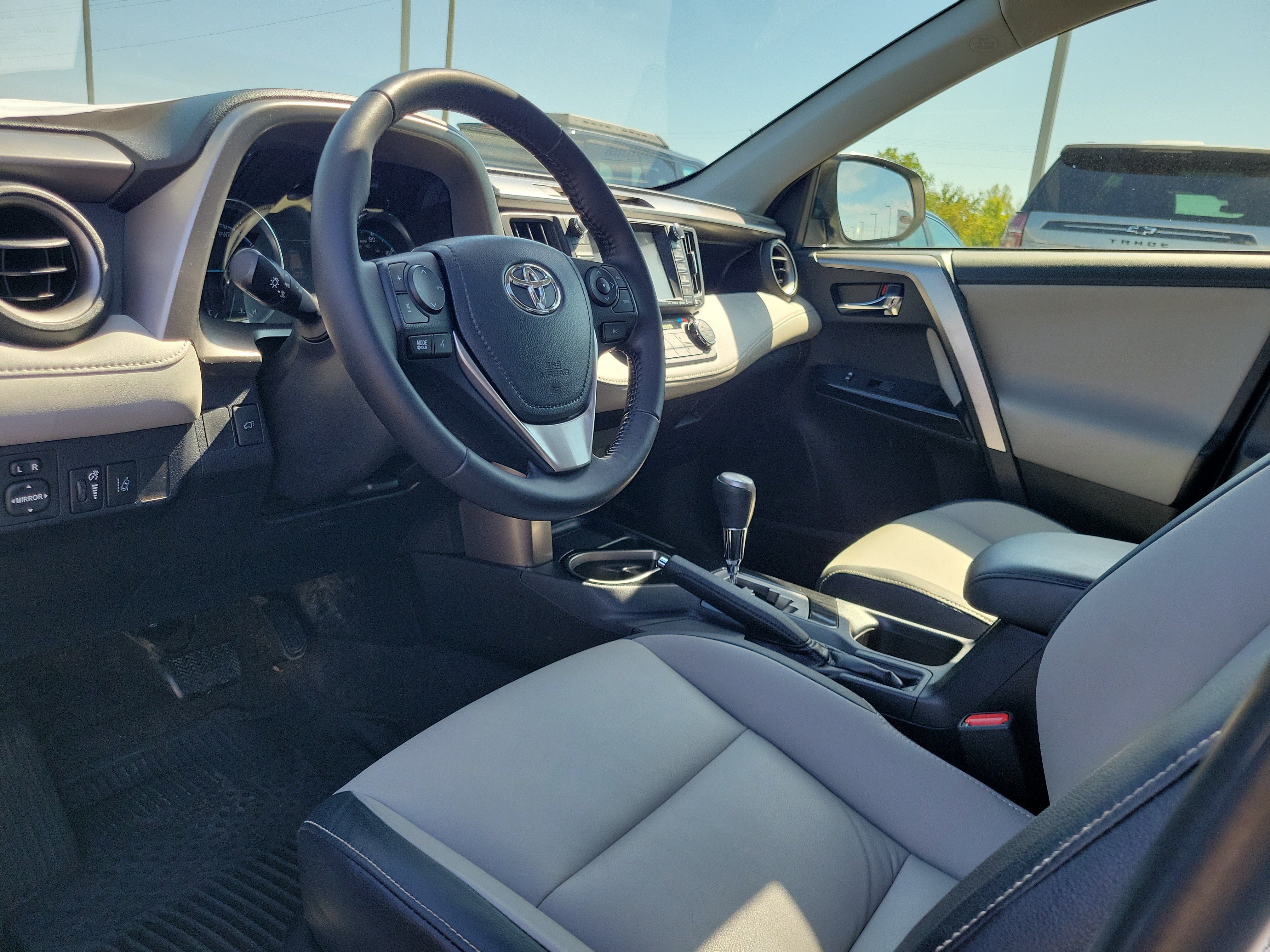 Used 2016 Blizzard Pearl Toyota Limited image 23