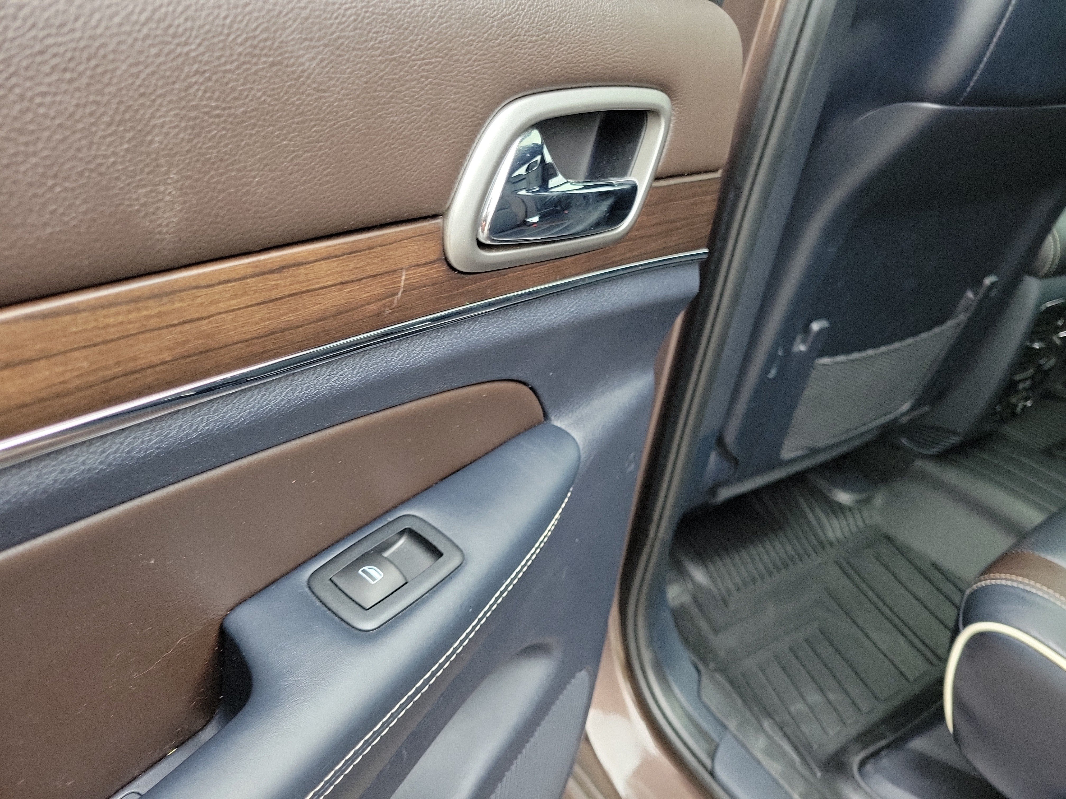 Used 2017 Walnut Brown Metallic Clear Coat Jeep Overland image 17