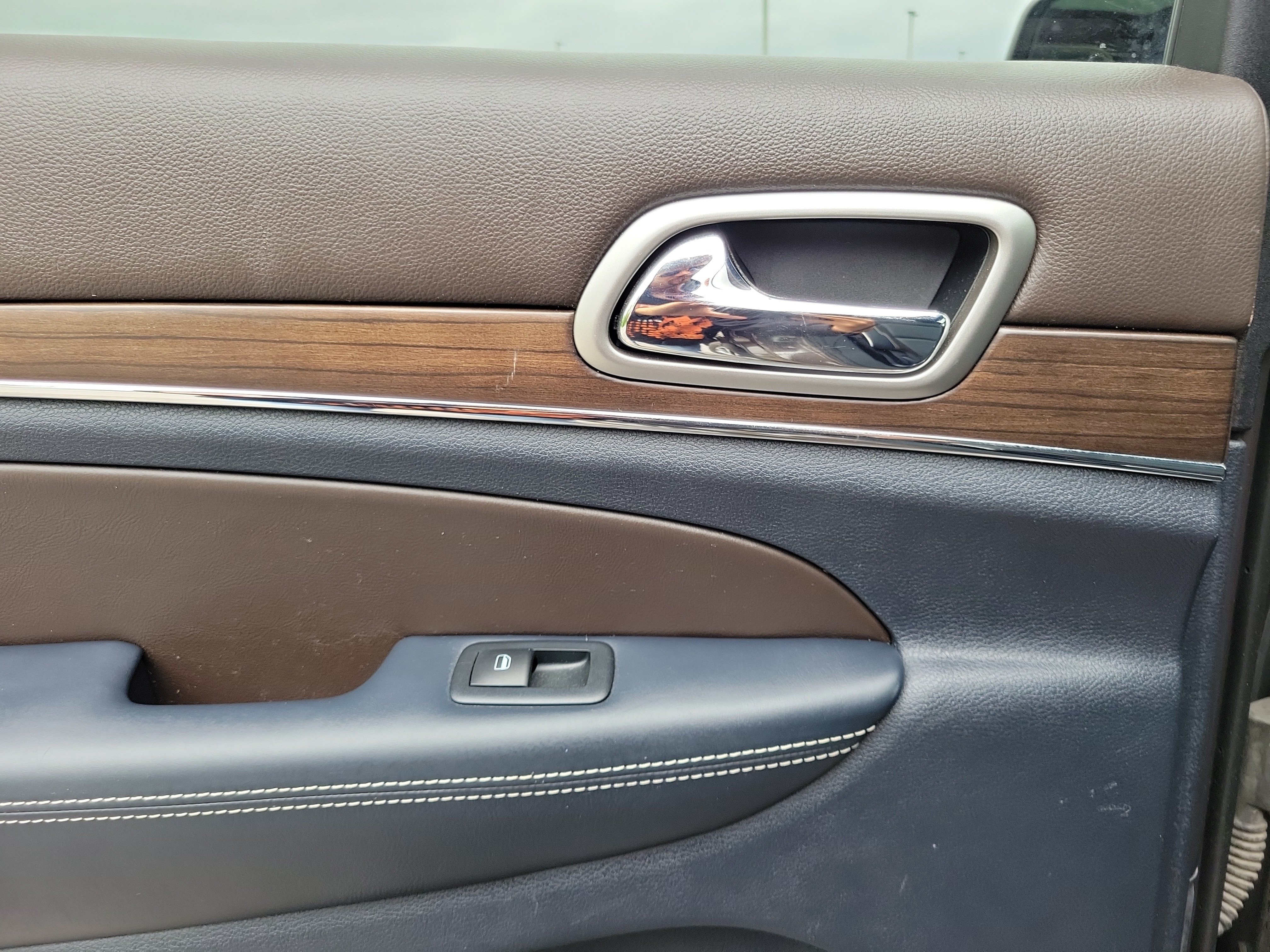 Used 2017 Walnut Brown Metallic Clear Coat Jeep Overland image 16