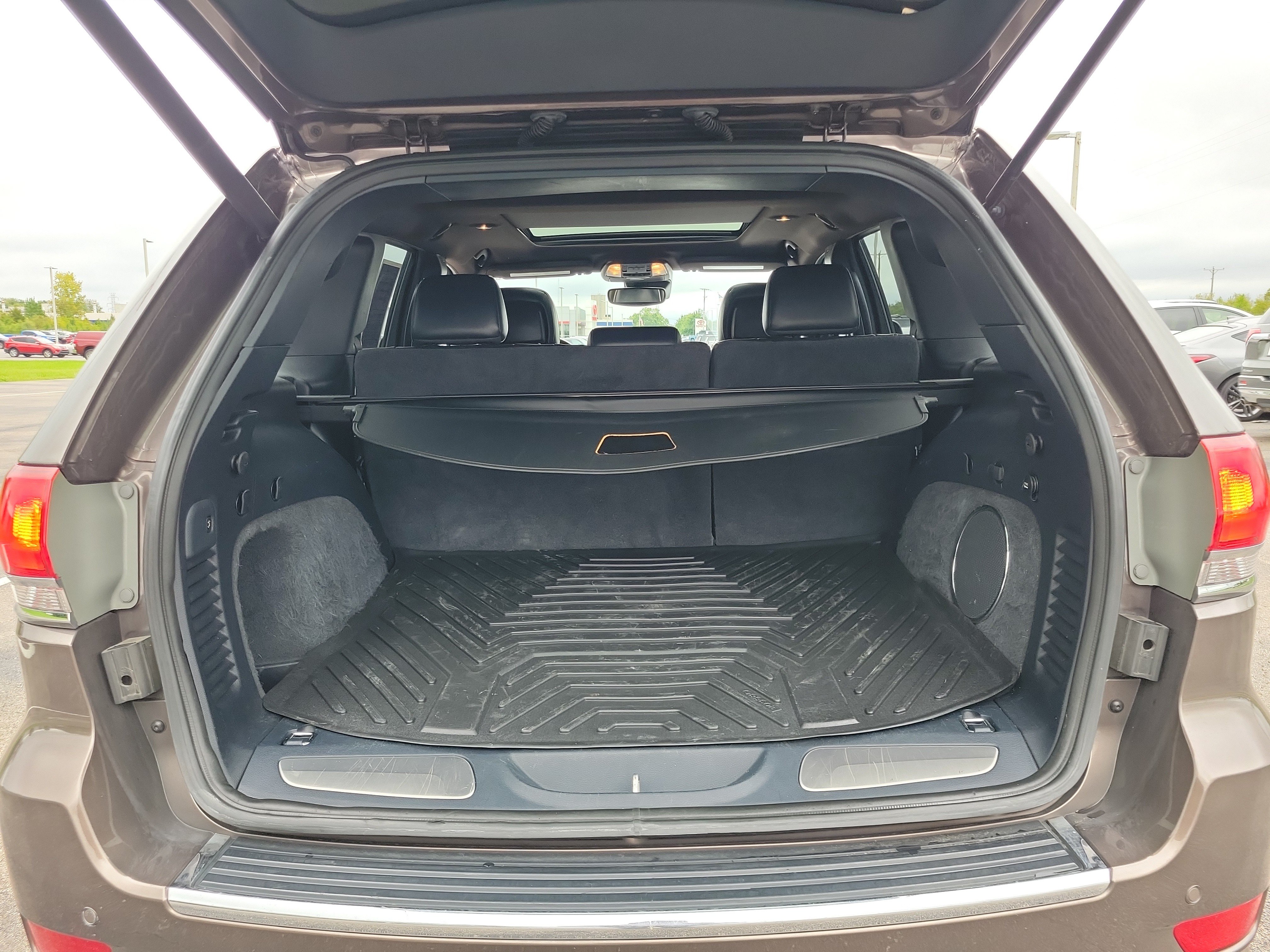 Used 2017 Walnut Brown Metallic Clear Coat Jeep Overland image 12