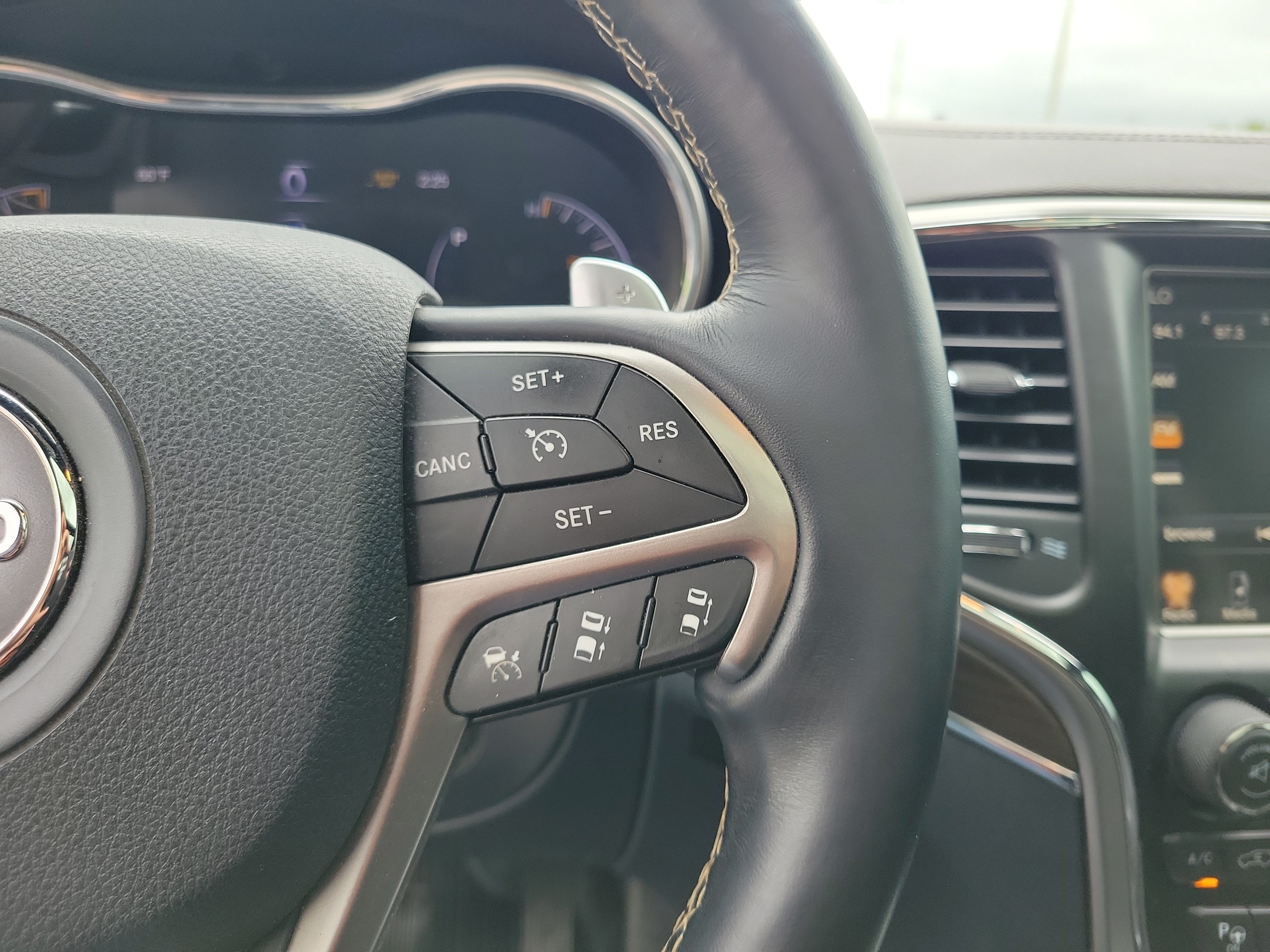 Used 2017 Walnut Brown Metallic Clear Coat Jeep Overland image 27