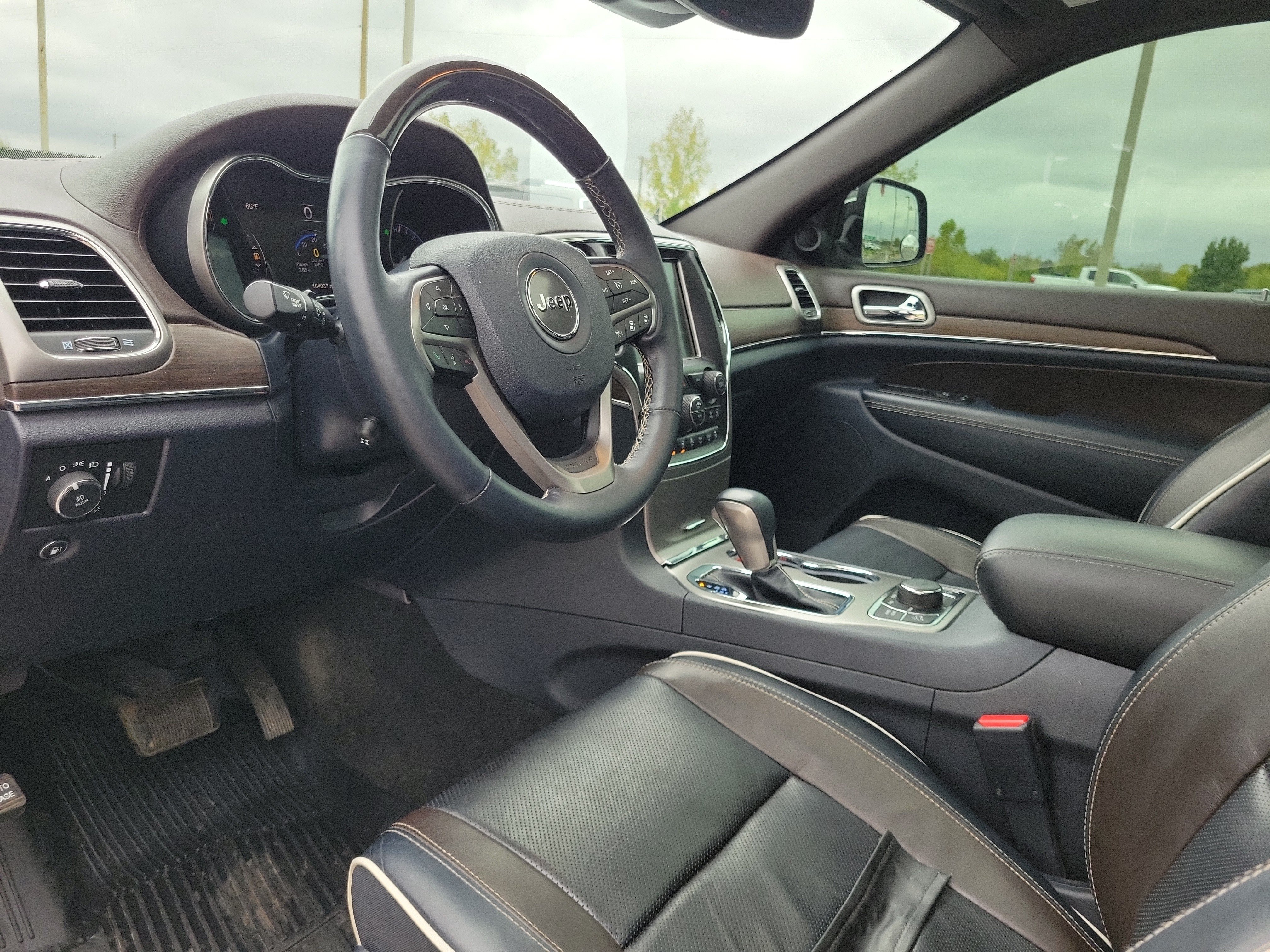 Used 2017 Walnut Brown Metallic Clear Coat Jeep Overland image 23