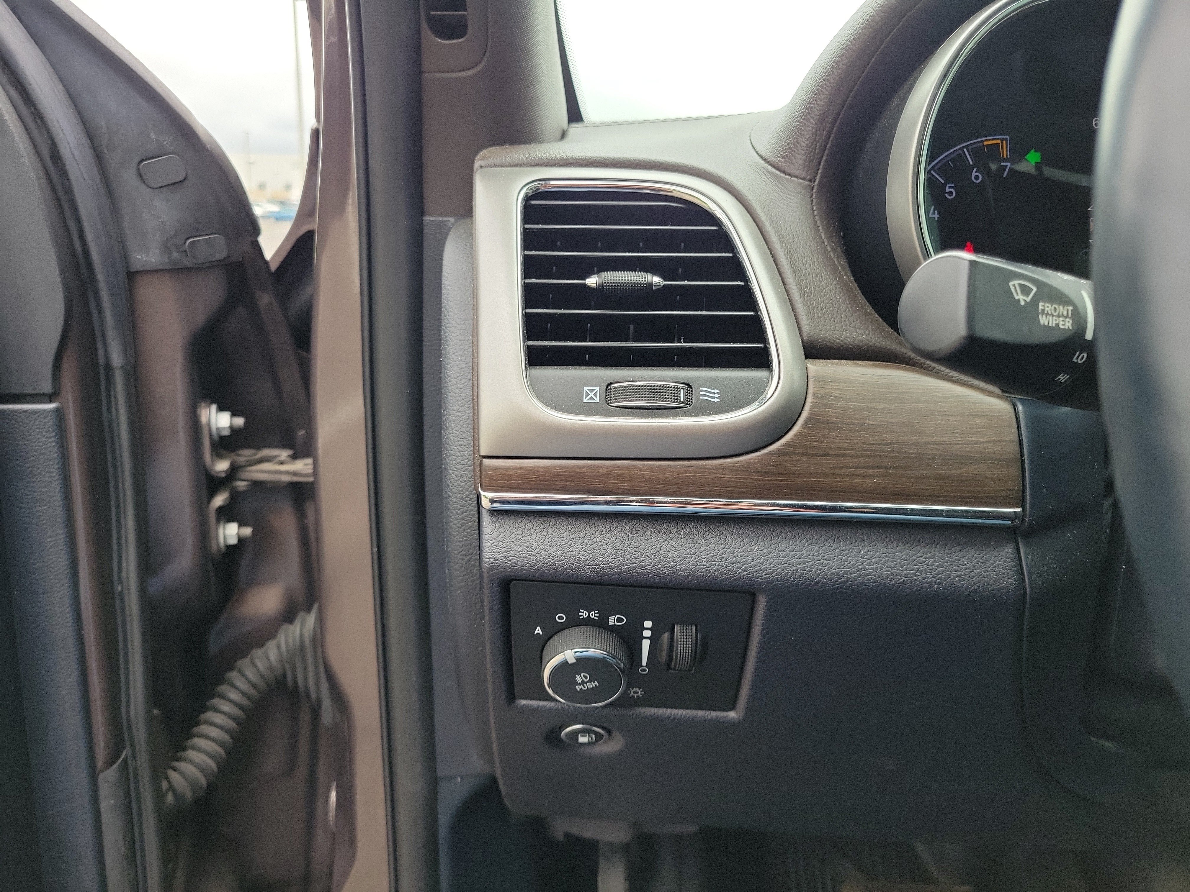 Used 2017 Walnut Brown Metallic Clear Coat Jeep Overland image 24