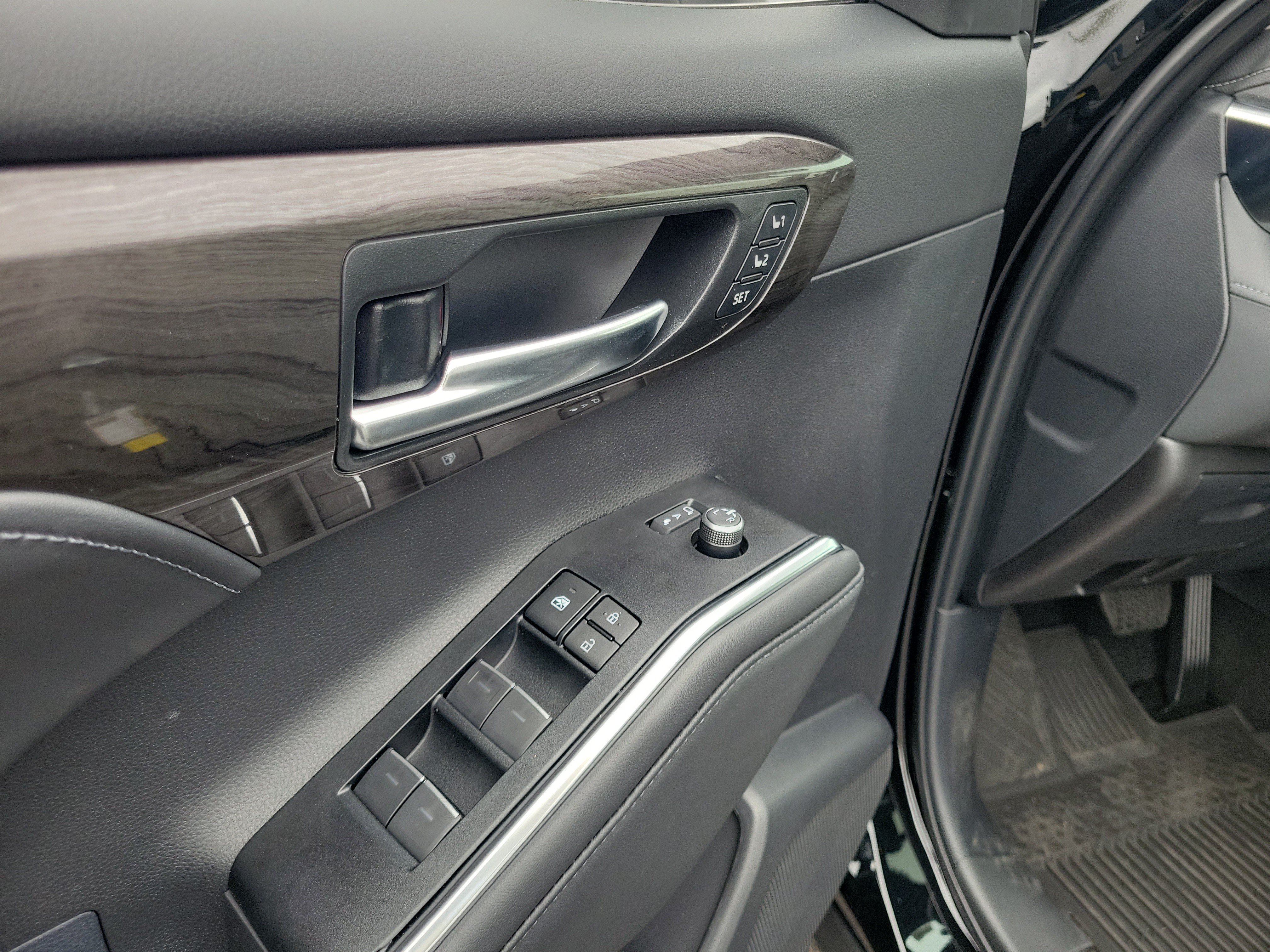 New 2026 Midnight Black Metallic Toyota Hybrid Platinum image 18