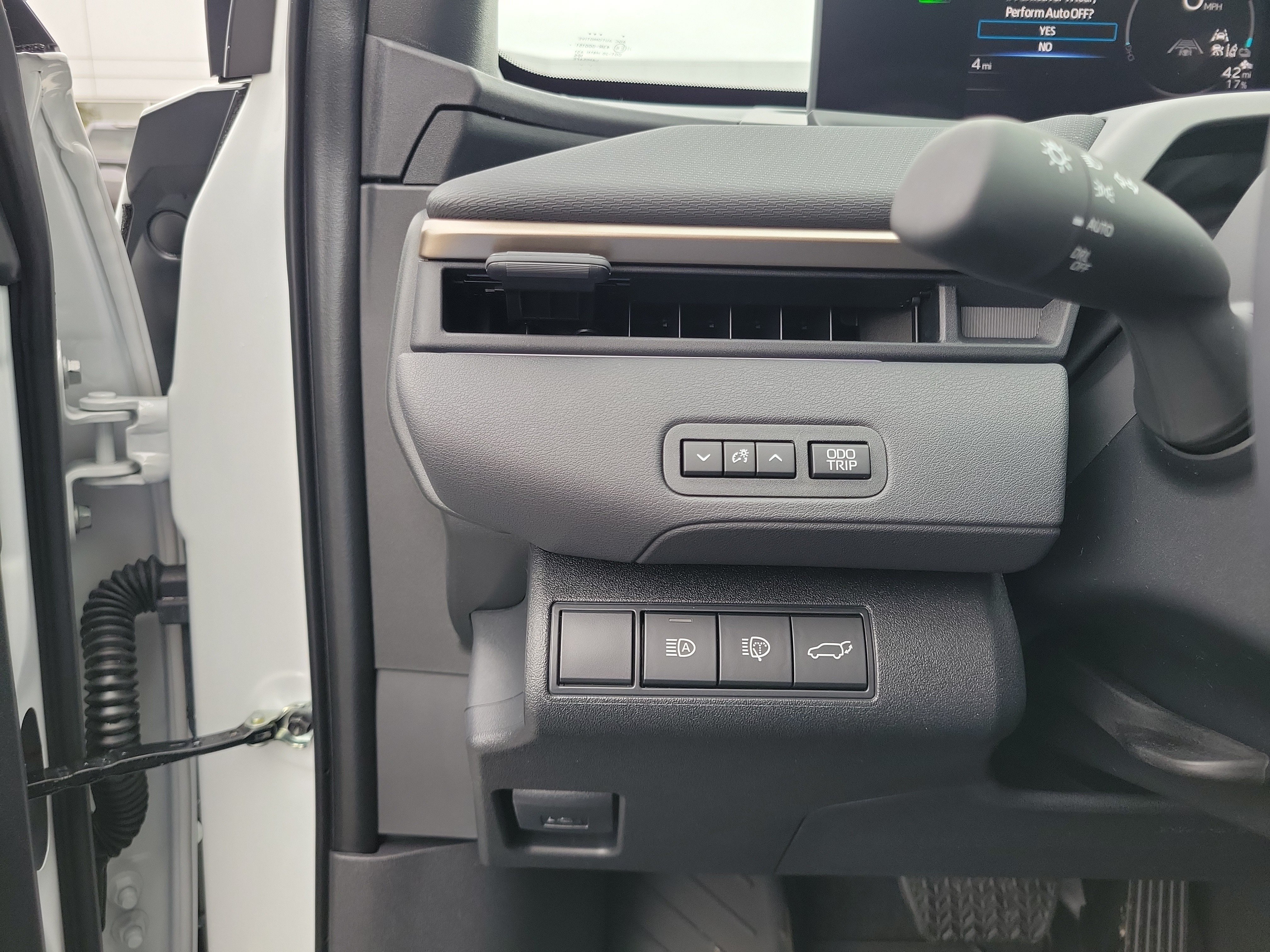 New 2026 Wind Chill Pearl Toyota XLE Plus image 25