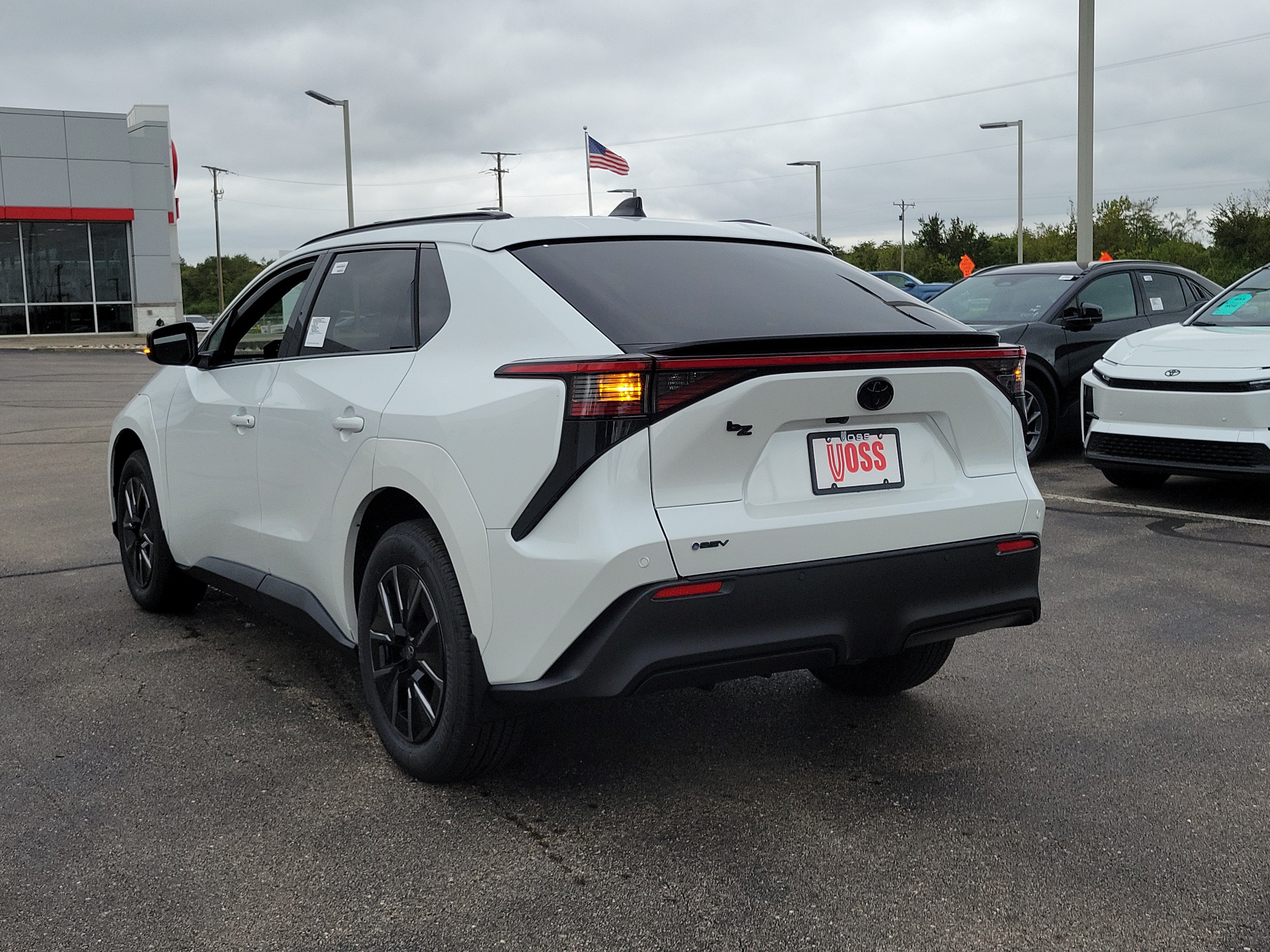 New 2026 Wind Chill Pearl Toyota XLE Plus image 7
