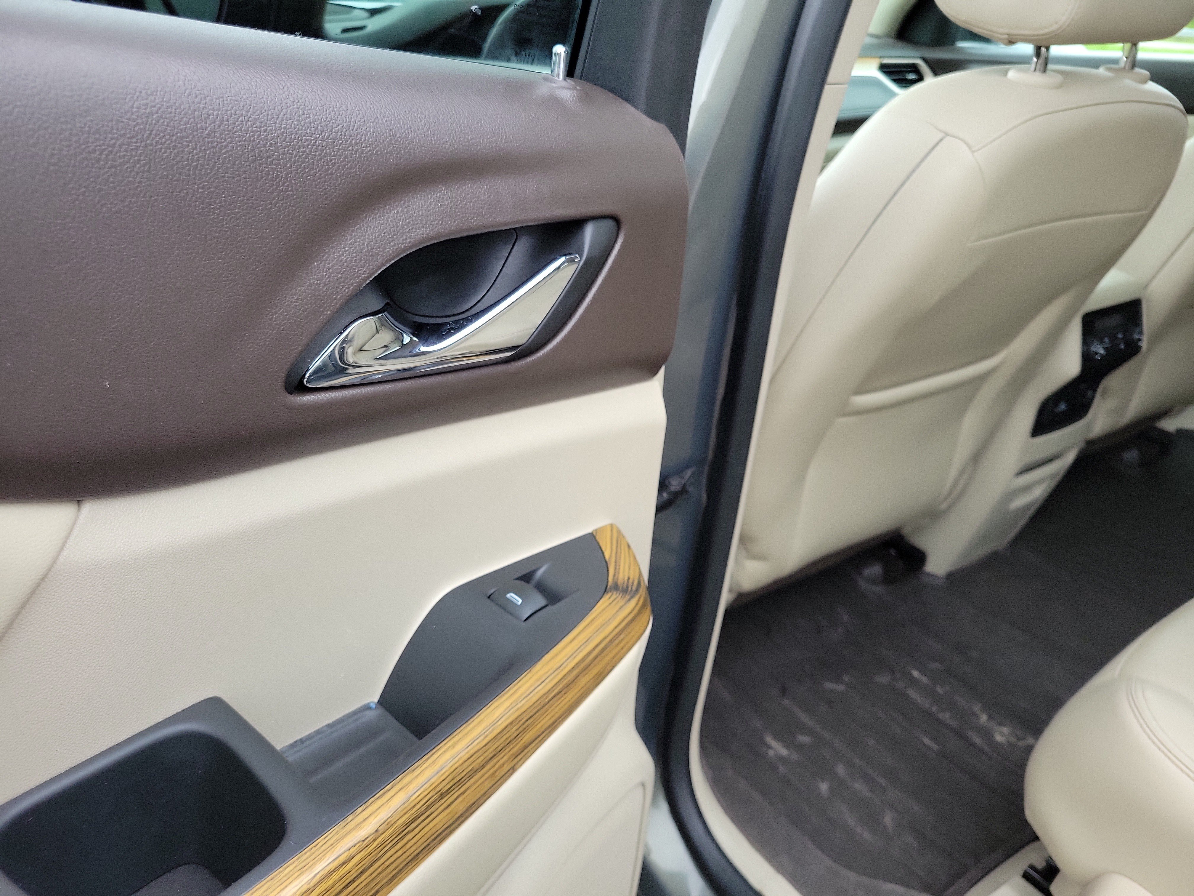 Used 2017 Mineral Metallic GMC Denali image 17
