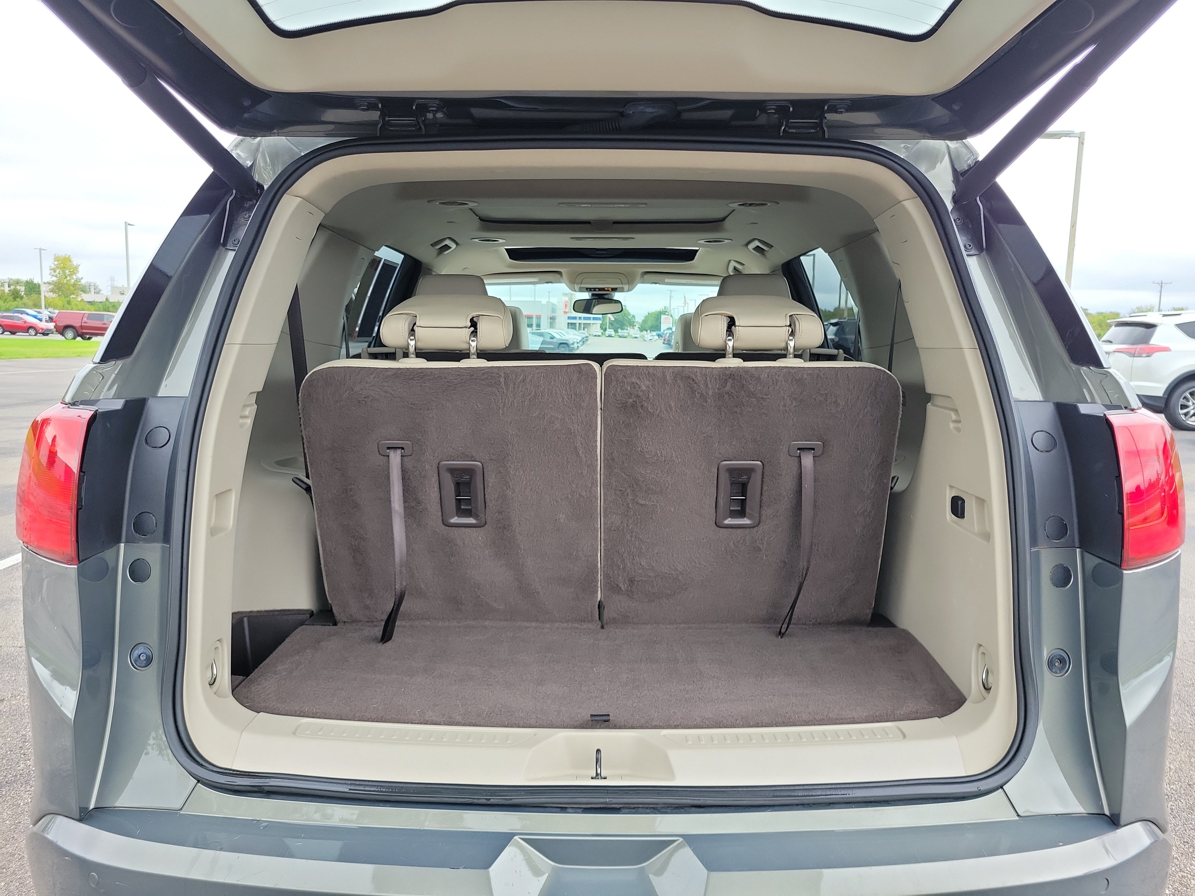 Used 2017 Mineral Metallic GMC Denali image 12