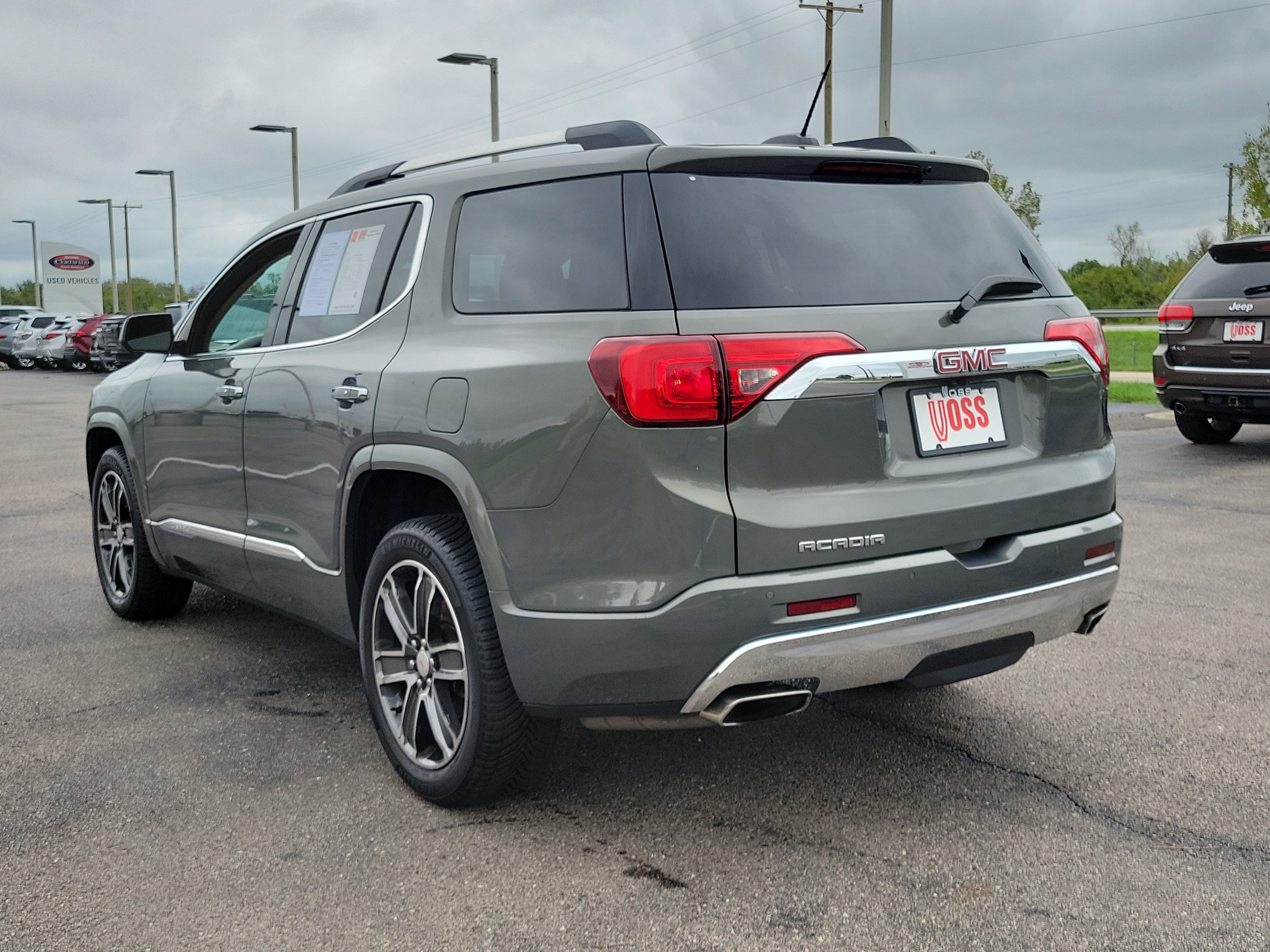 Used 2017 Mineral Metallic GMC Denali image 7