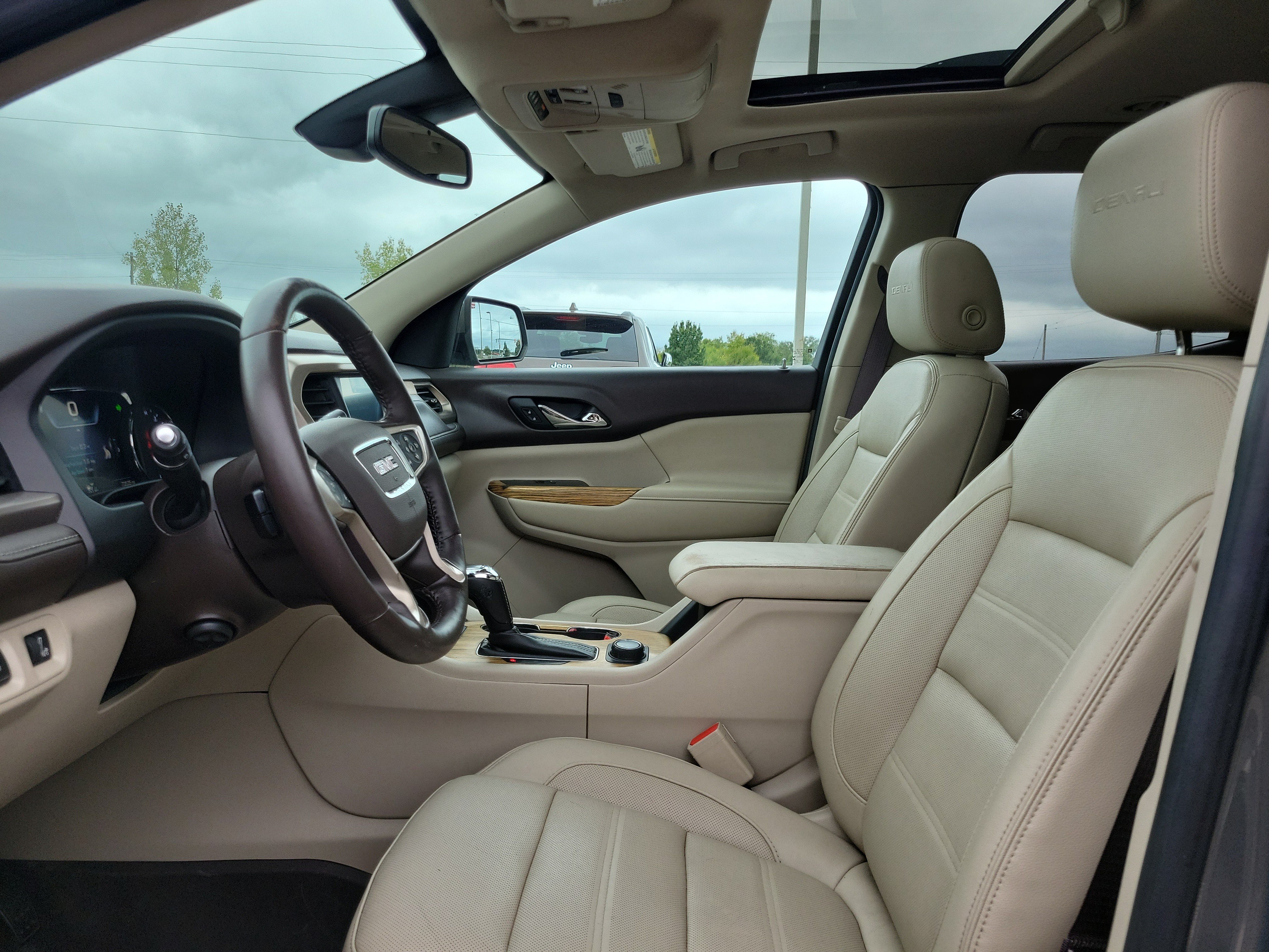 Used 2017 Mineral Metallic GMC Denali image 19