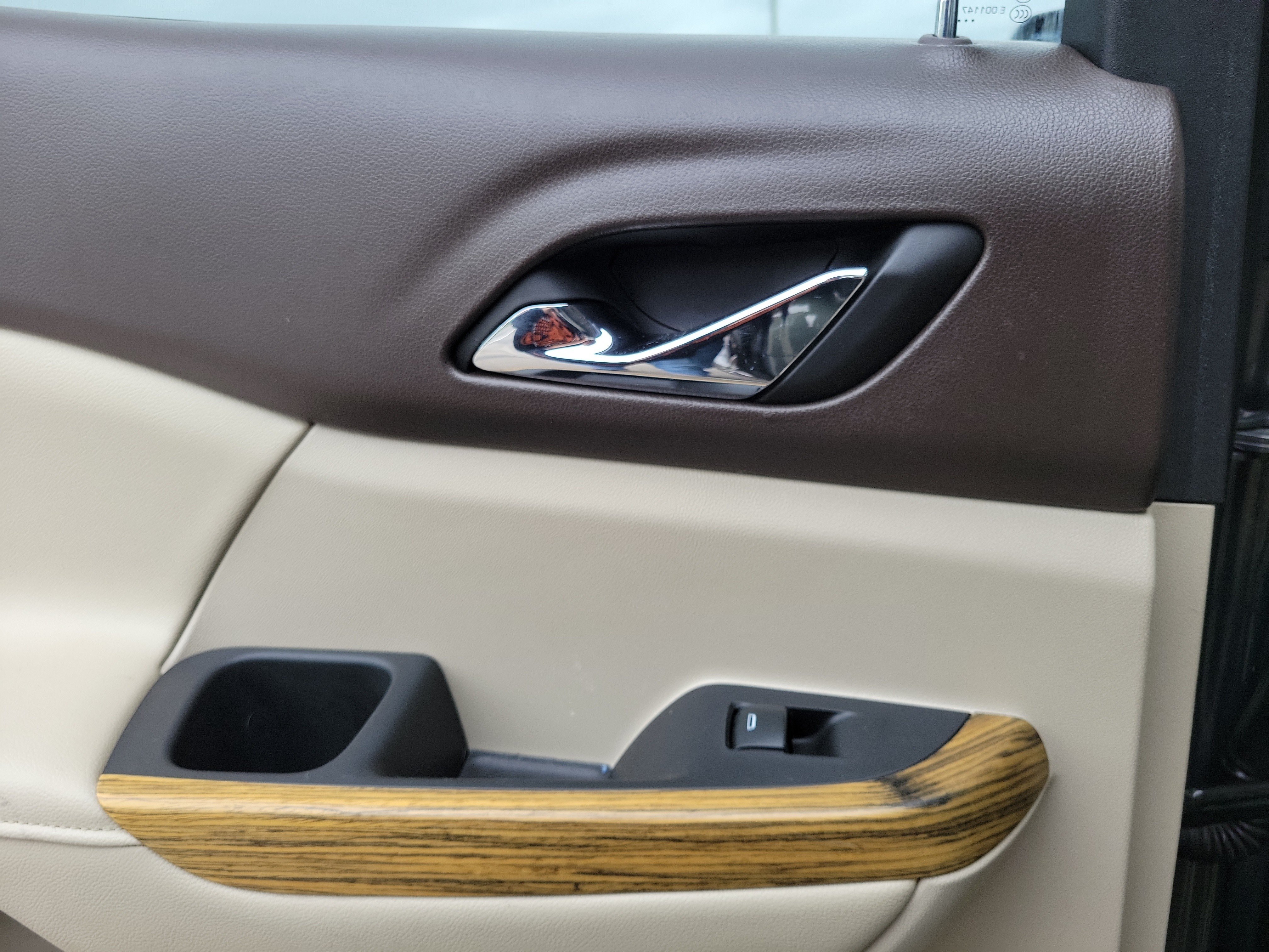 Used 2017 Mineral Metallic GMC Denali image 16