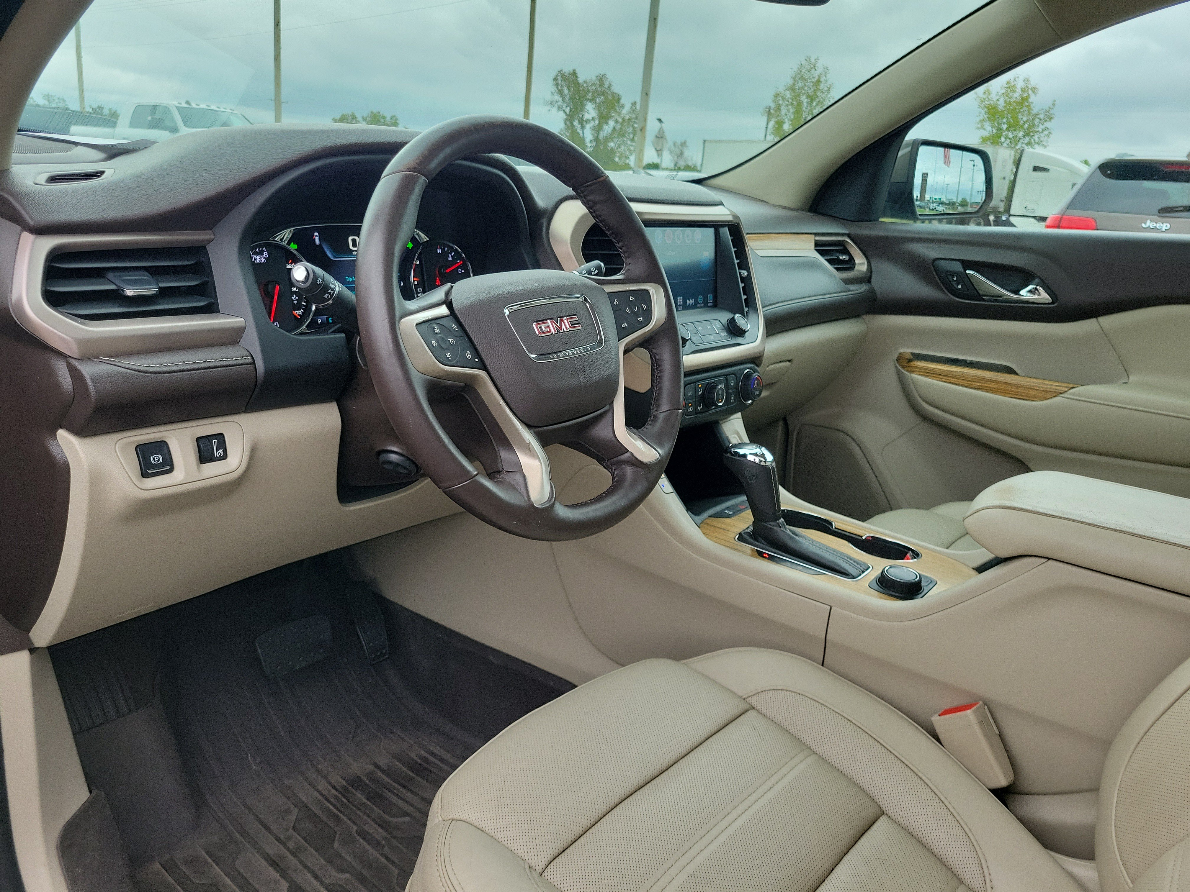 Used 2017 Mineral Metallic GMC Denali image 23