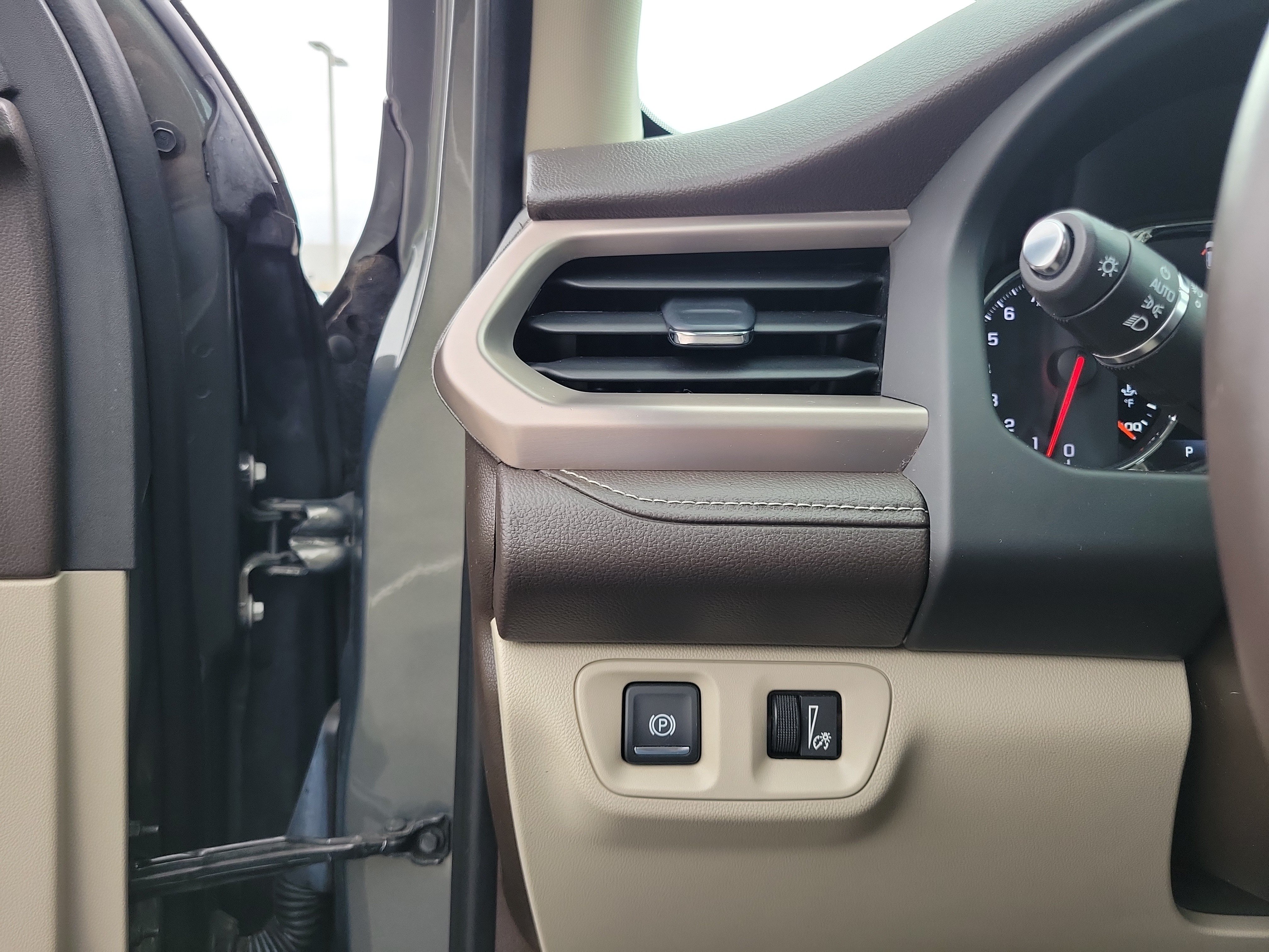 Used 2017 Mineral Metallic GMC Denali image 24