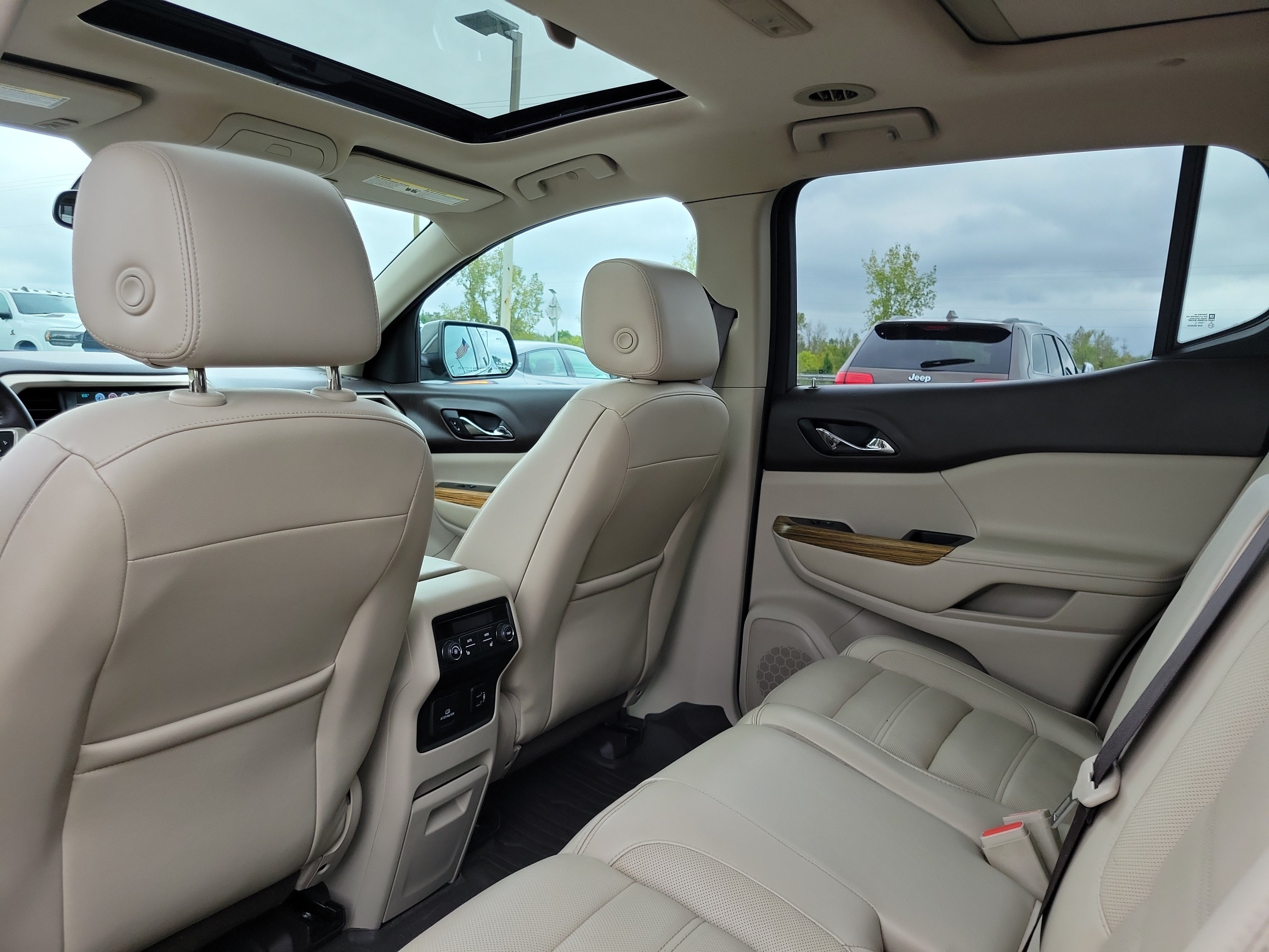 Used 2017 Mineral Metallic GMC Denali image 18