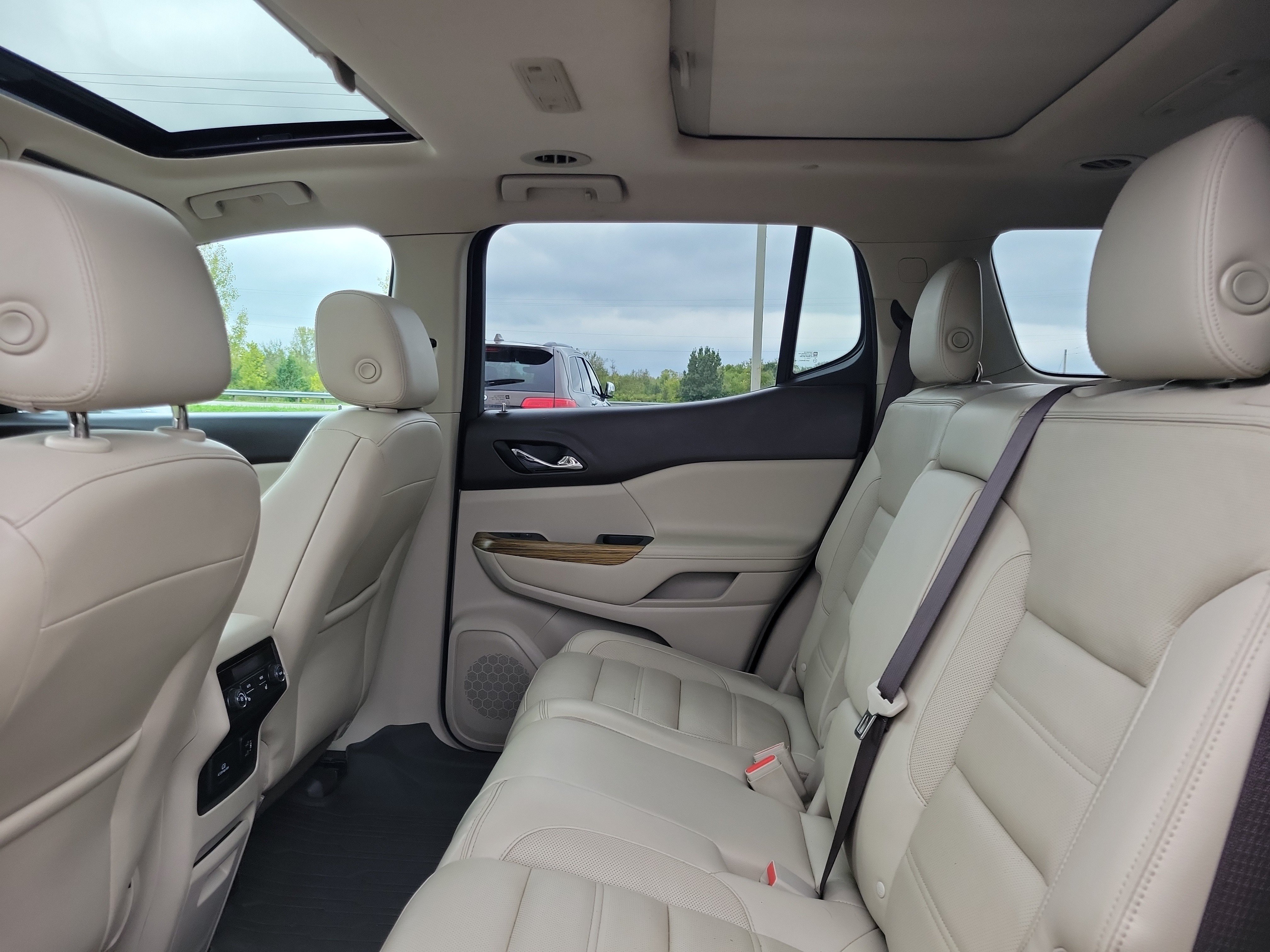 Used 2017 Mineral Metallic GMC Denali image 15