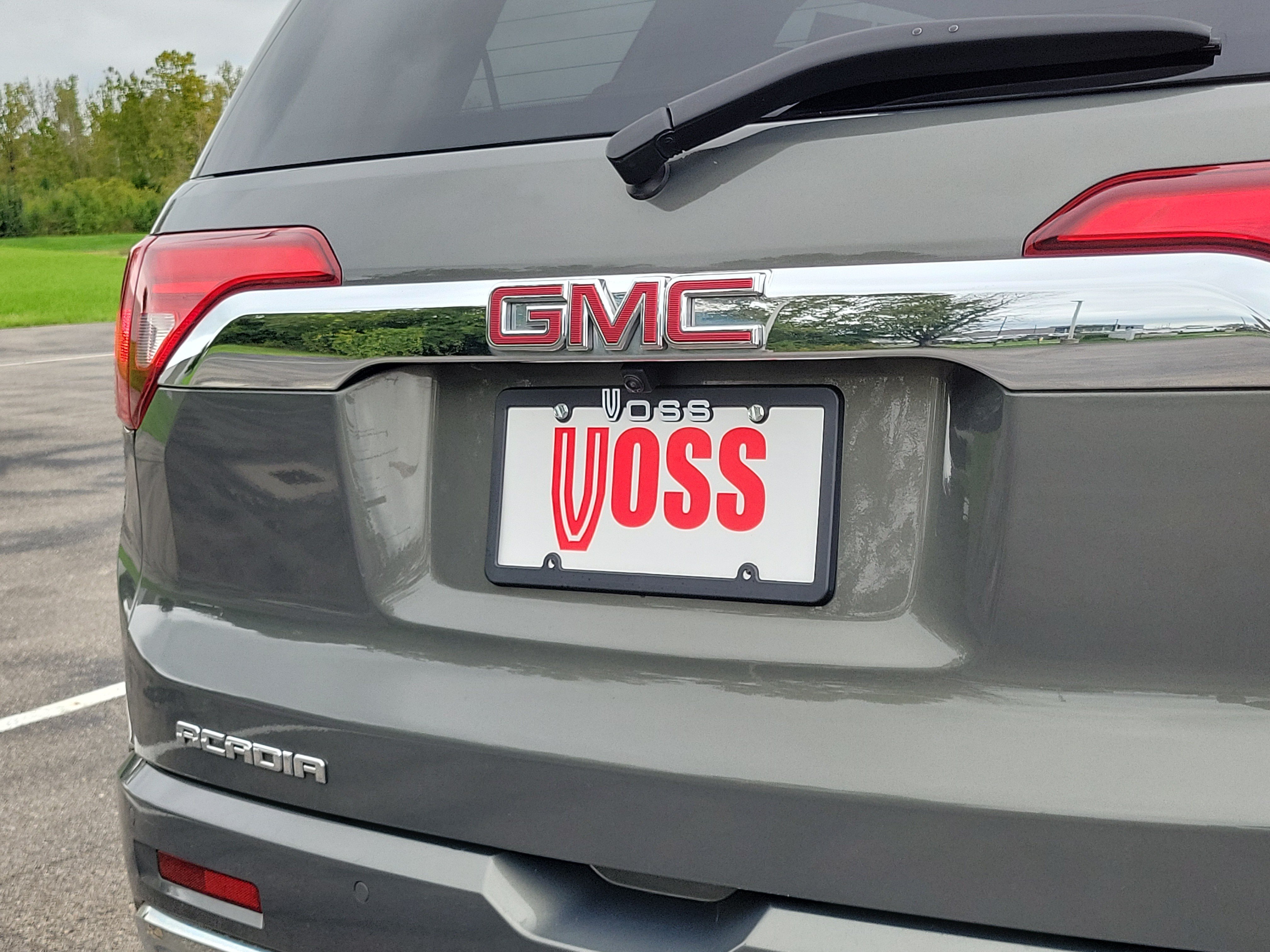 Used 2017 Mineral Metallic GMC Denali image 11