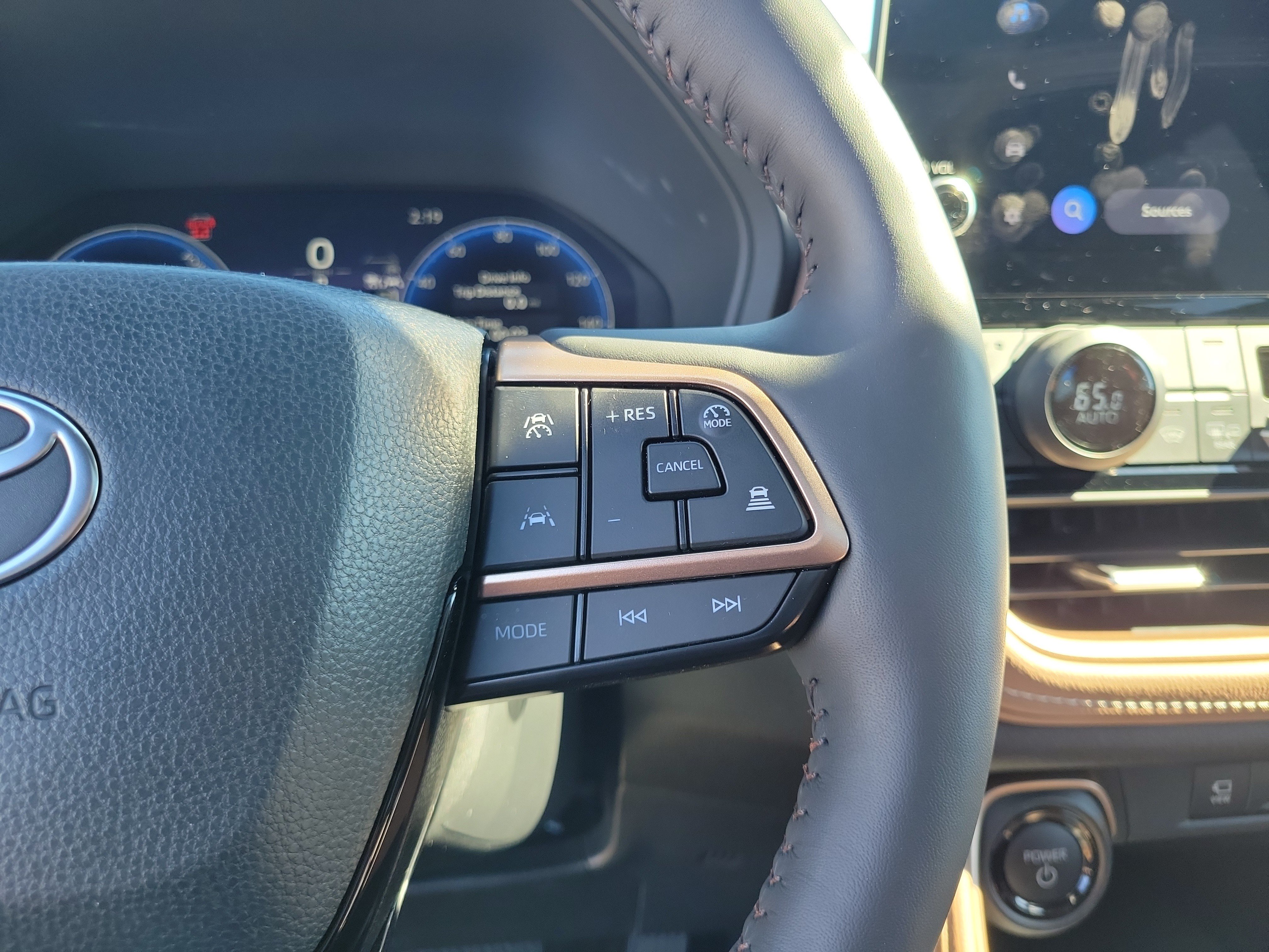 Certified Used 2026 Wind Chill Pearl Toyota MAX Platinum image 27