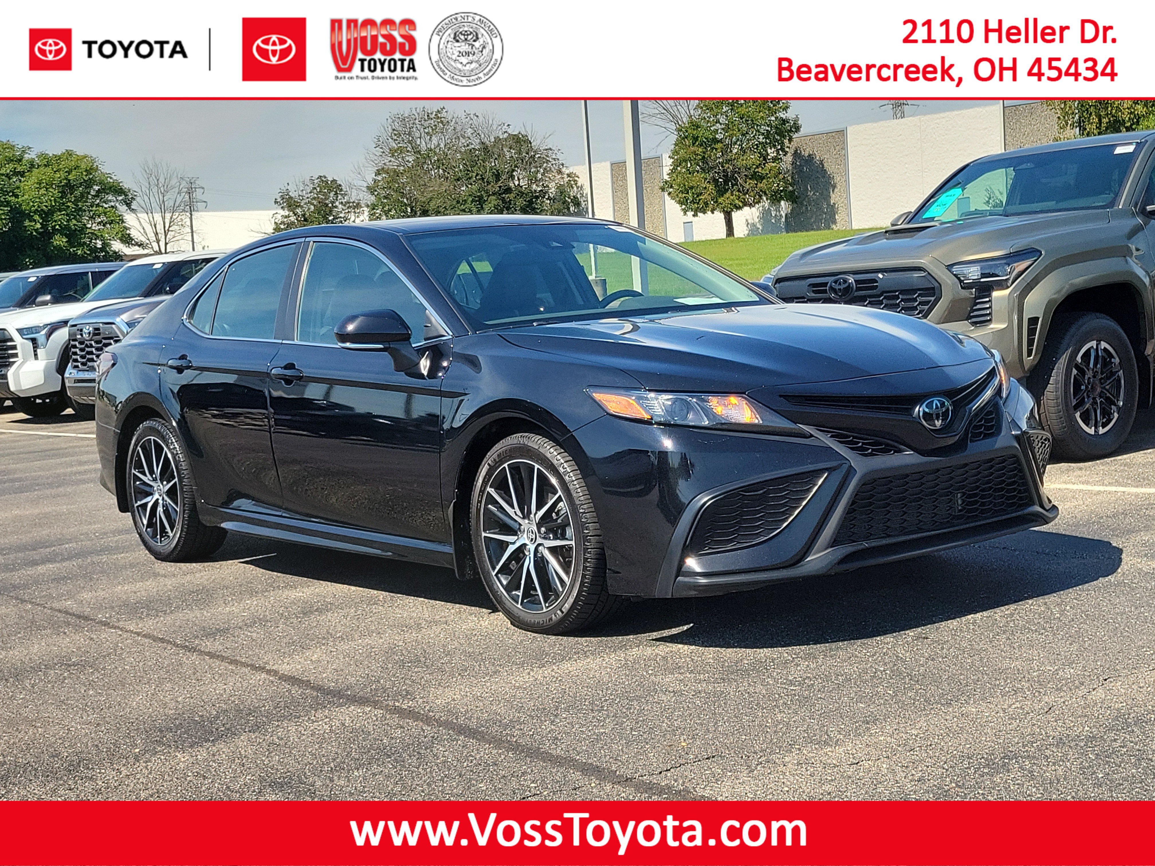 Used 2023 Midnight Black Metallic Toyota SE image 5