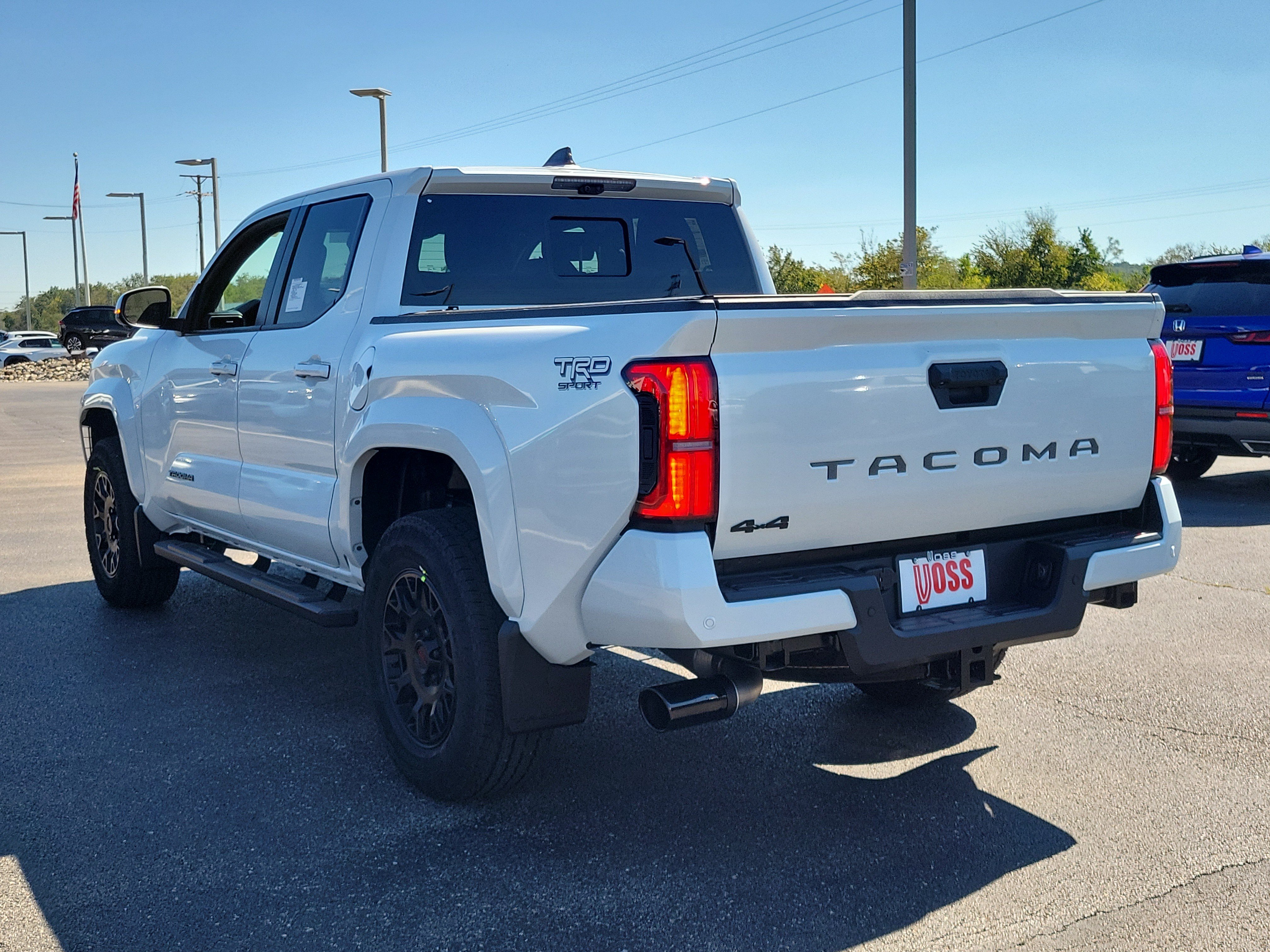 2026 Toyota Tacoma TRD Sport, photo 7 of 12