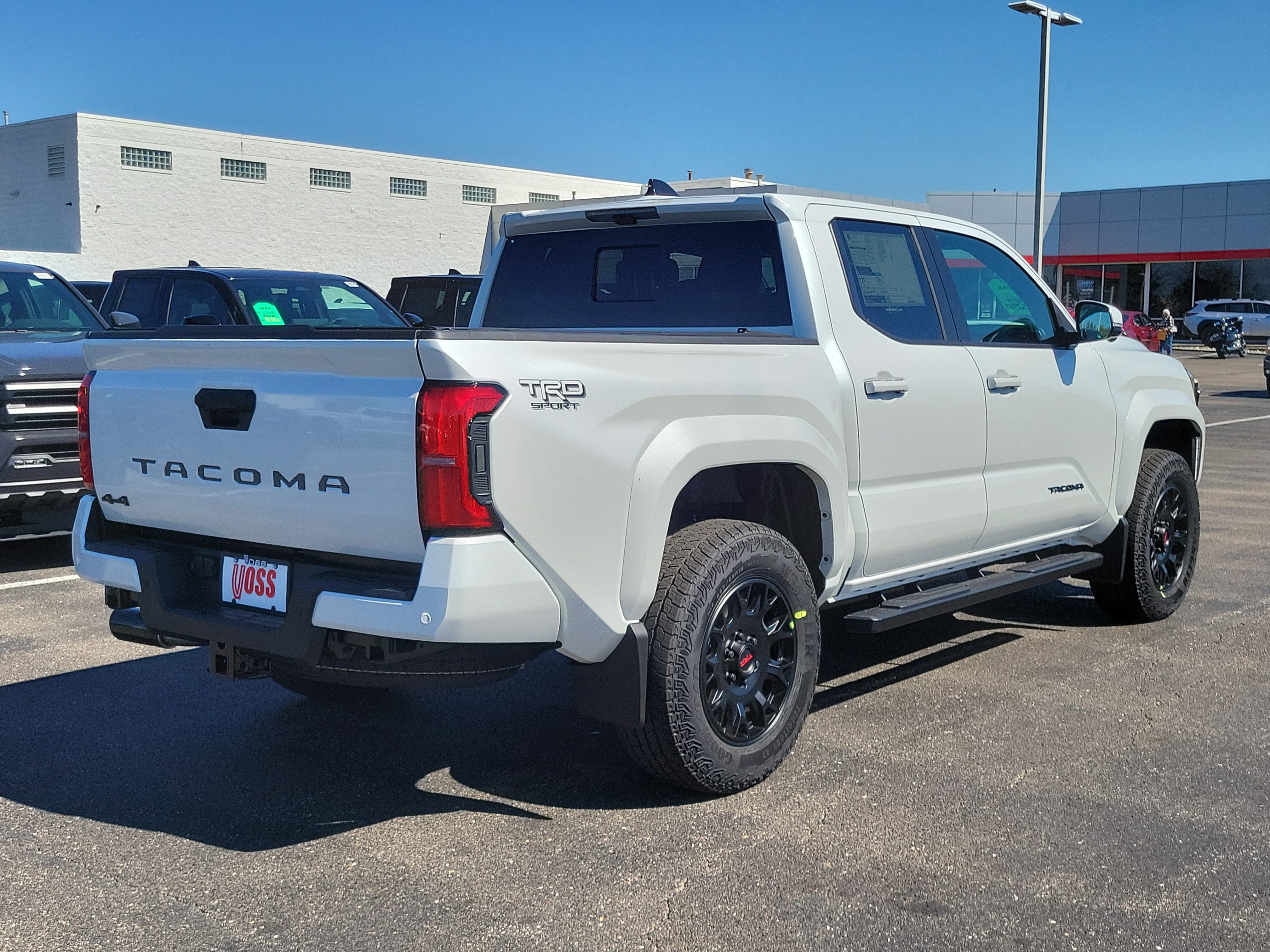 2026 Toyota Tacoma TRD Sport, photo 8 of 12
