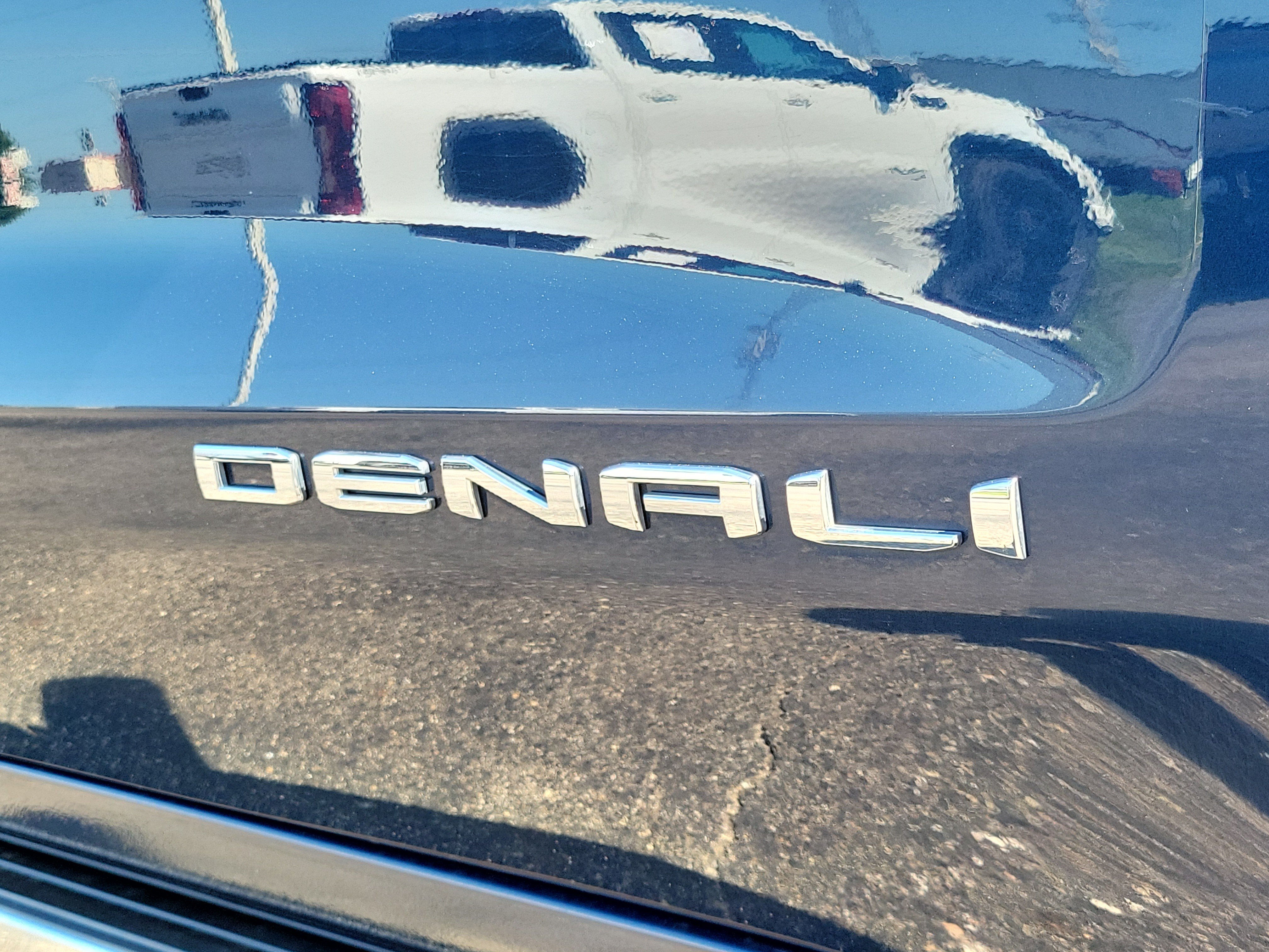Used 2021 Pacific Blue Metallic GMC Denali image 7