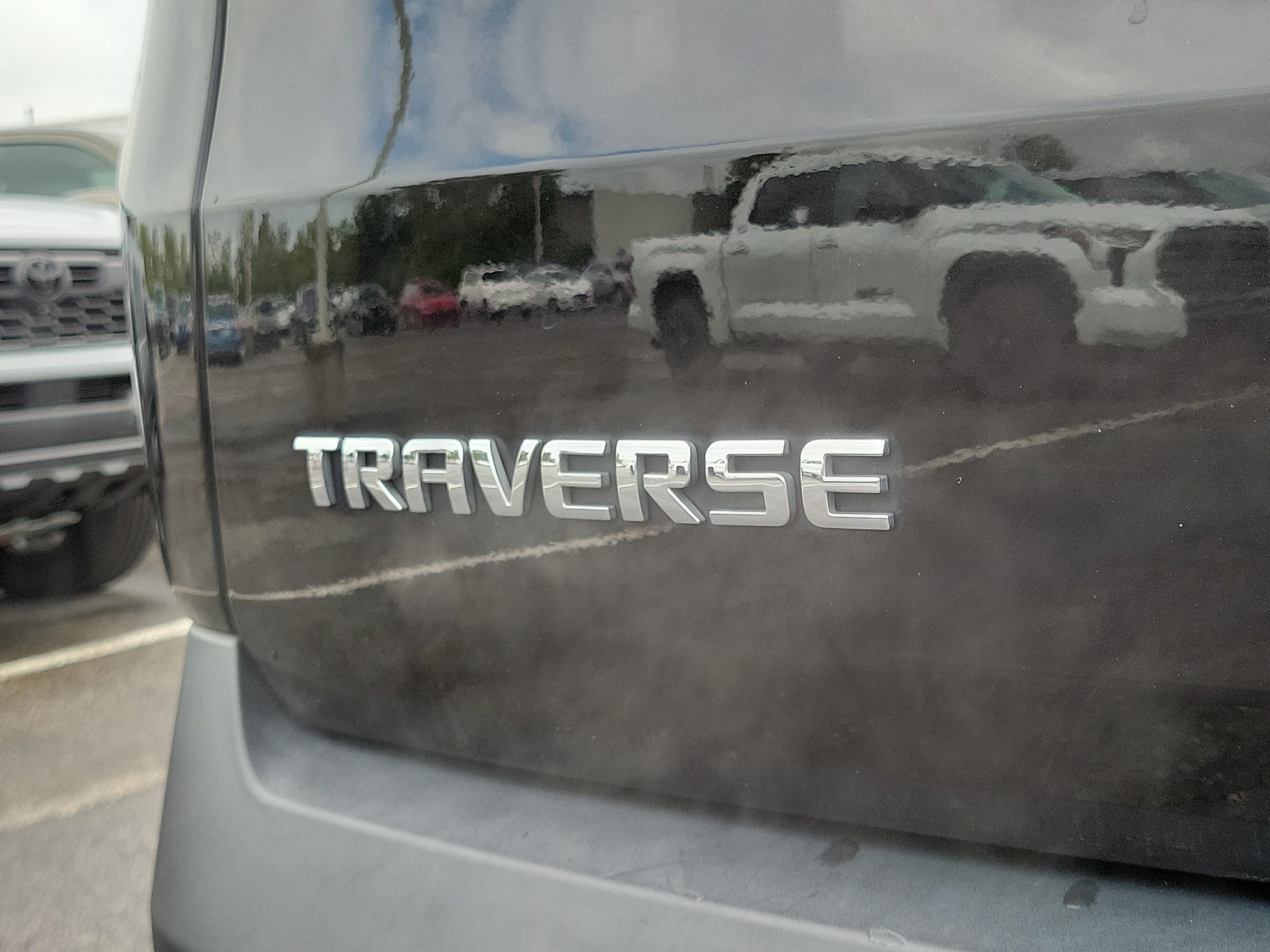 Used 2020 Mosaic Black Metallic Chevrolet RS image 10