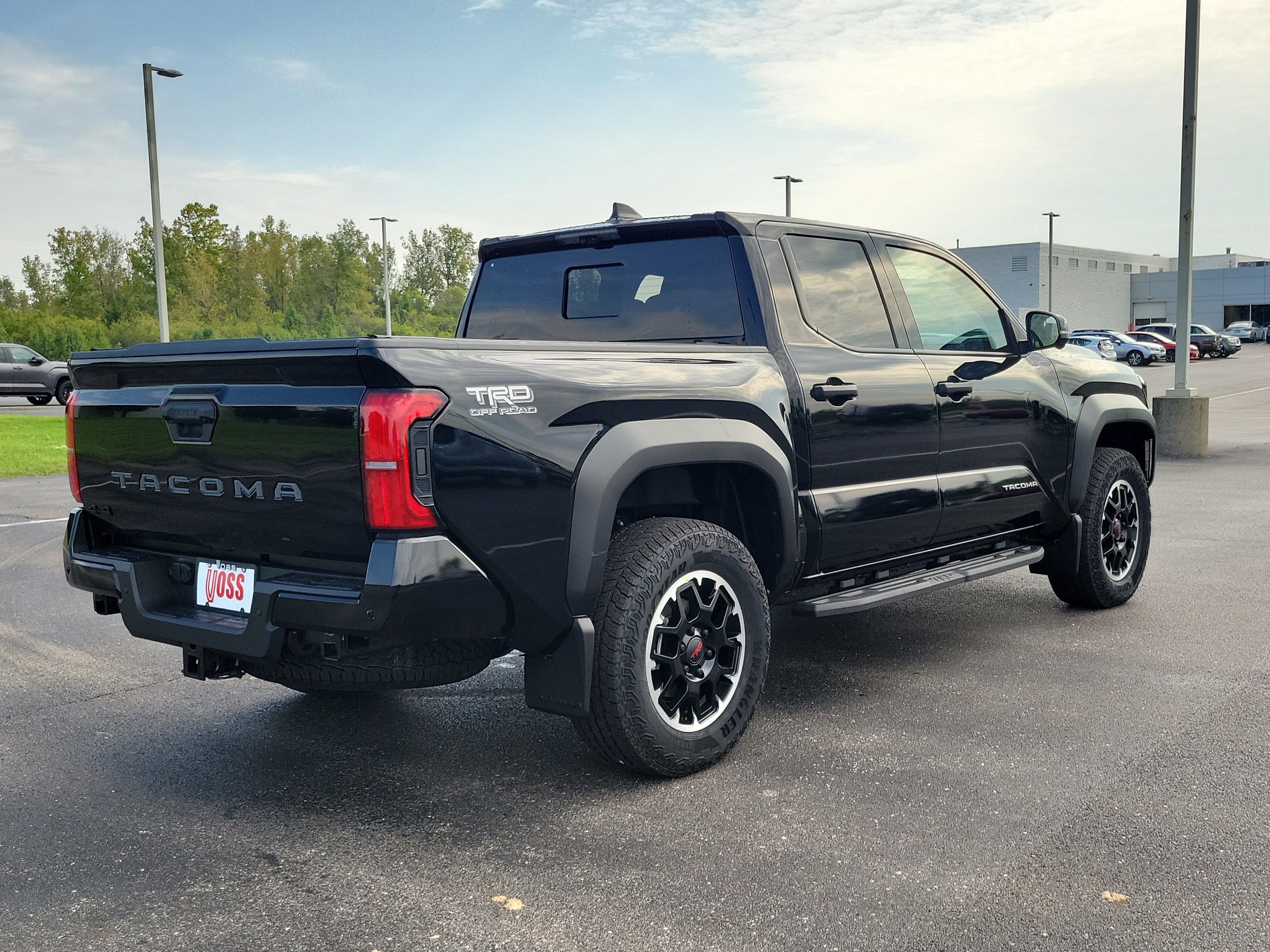 2026 Toyota Tacoma TRD Off-Road, photo 8 of 12