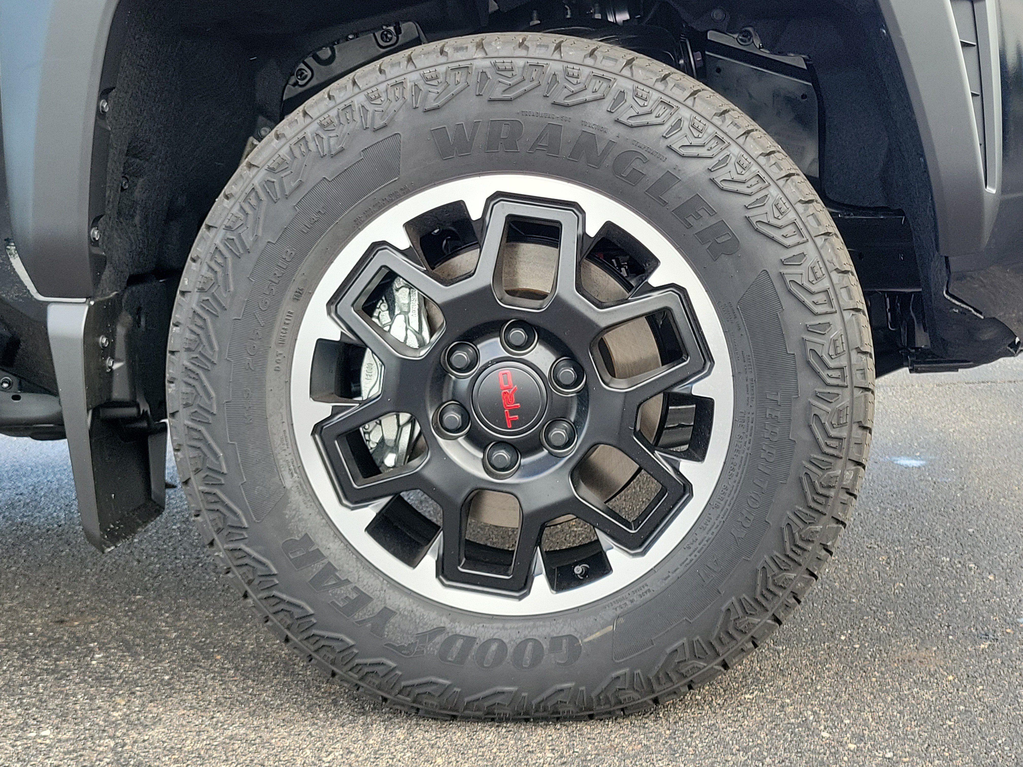 2026 Toyota Tacoma TRD Off-Road, photo 9 of 12