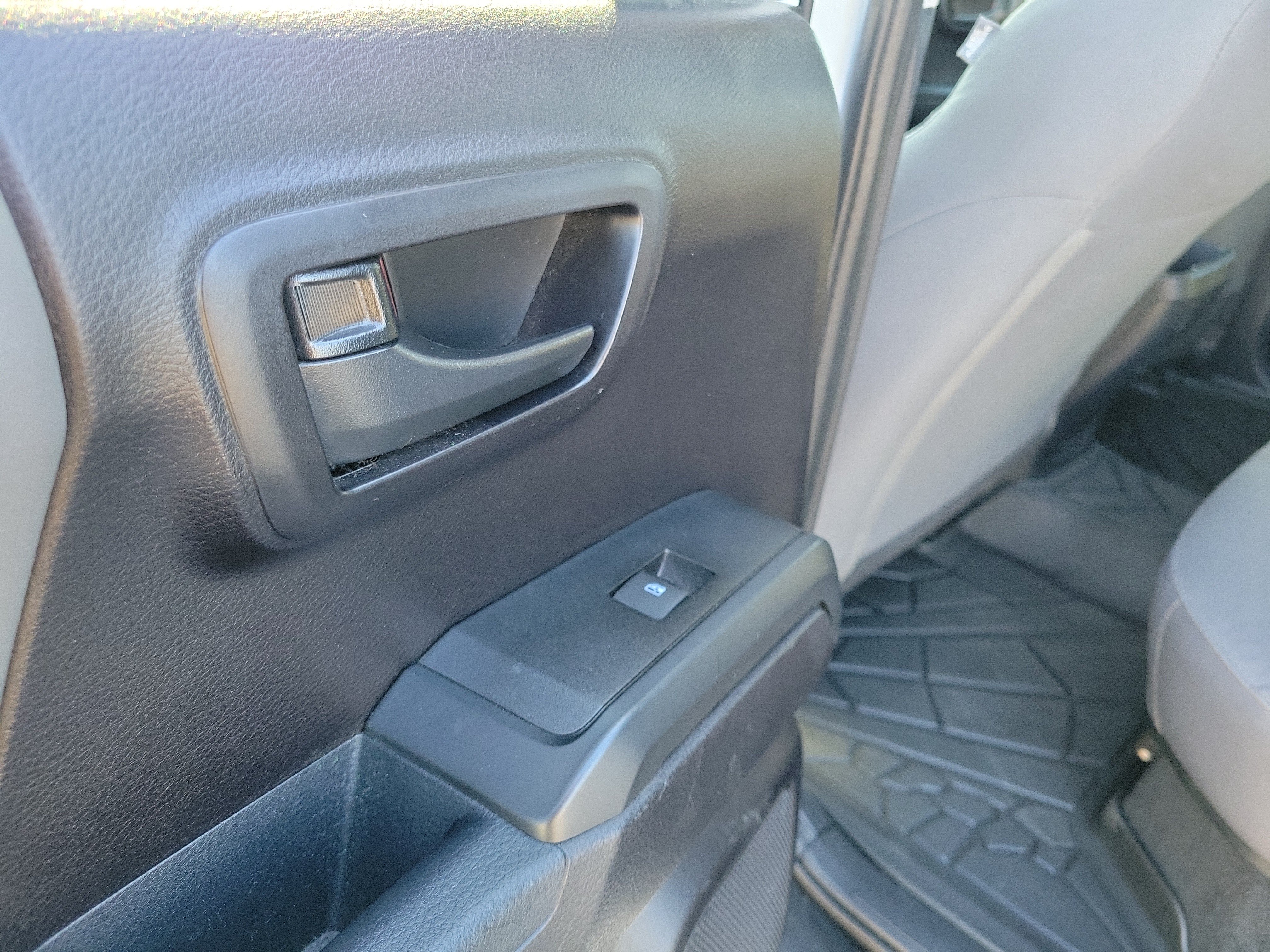 Used 2020 Super White Toyota SR image 17