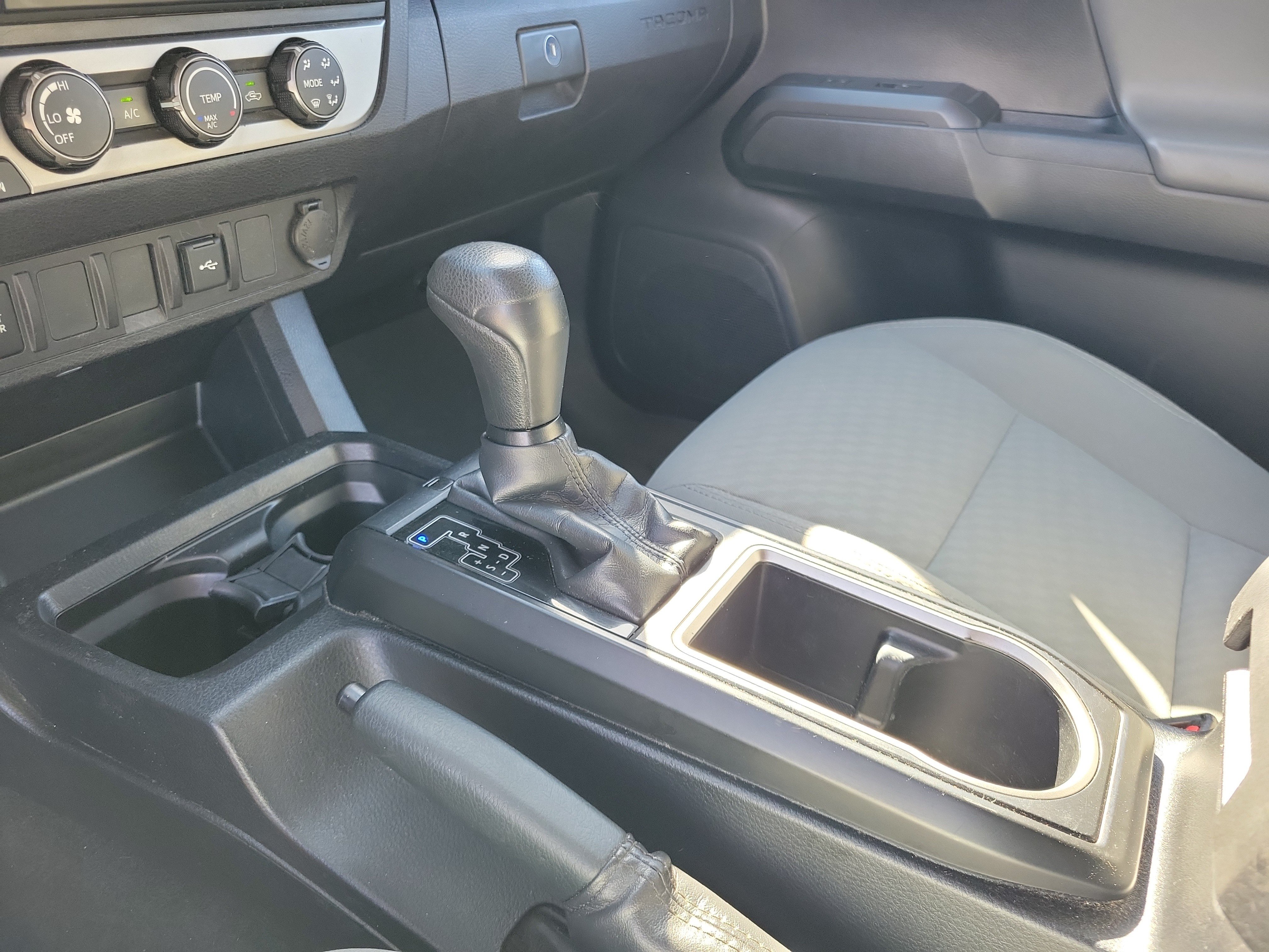 Used 2020 Super White Toyota SR image 33