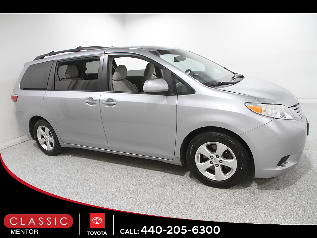 Silver Sky Metallic 2017 Toyota Sienna Minivan Front-Wheel Drive 8-Speed Automatic