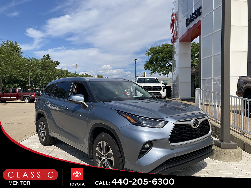 Moon Dust 2024 Toyota Highlander SUV / Crossover All-Wheel Drive 8-Speed Automatic