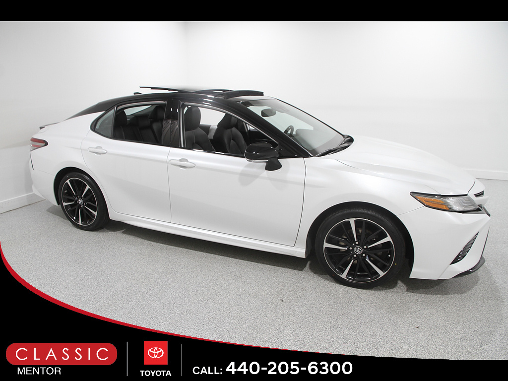 Wind Chill Pearl w/Midnight Black Metallic Roof 2019 Toyota Camry Sedan Front-Wheel Drive 8-Speed Automatic