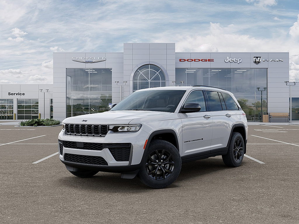 2026 Jeep Grand Cherokee Altitude 4×4 comparison vehicle