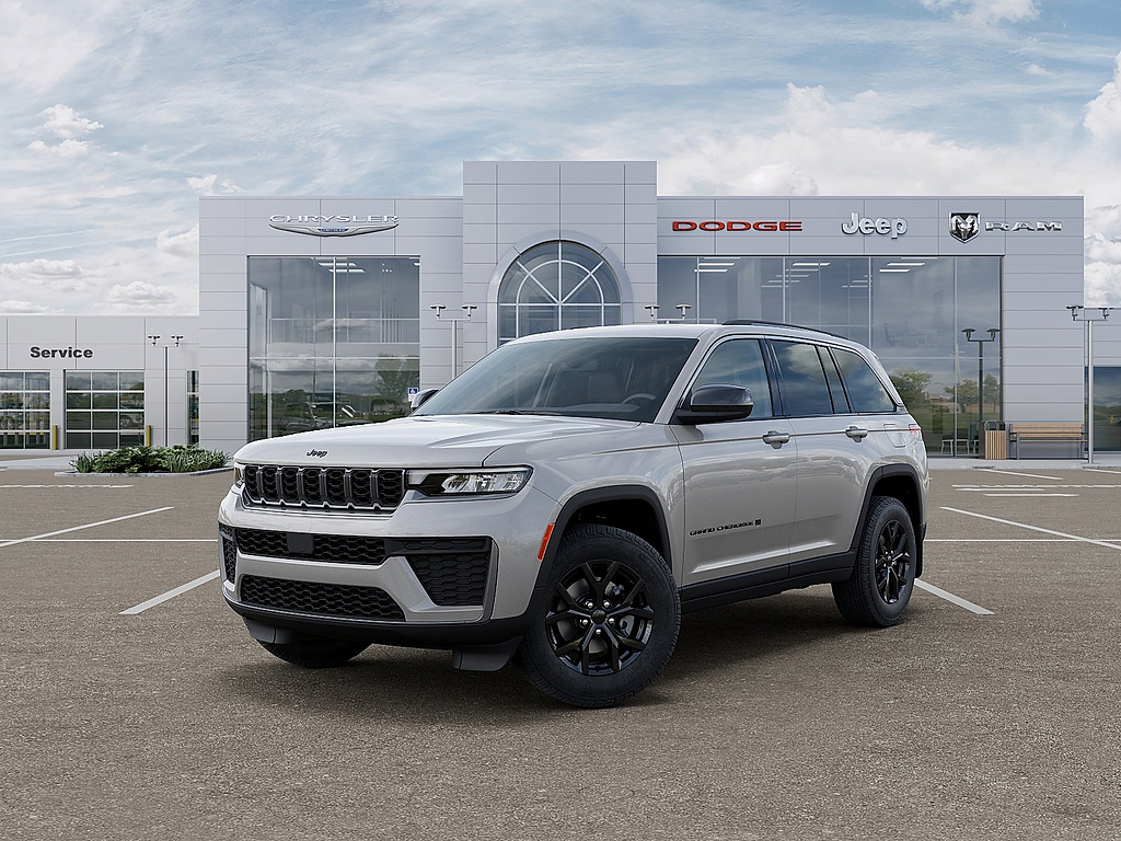 2026 Jeep Grand Cherokee Altitude 4×4 comparison vehicle