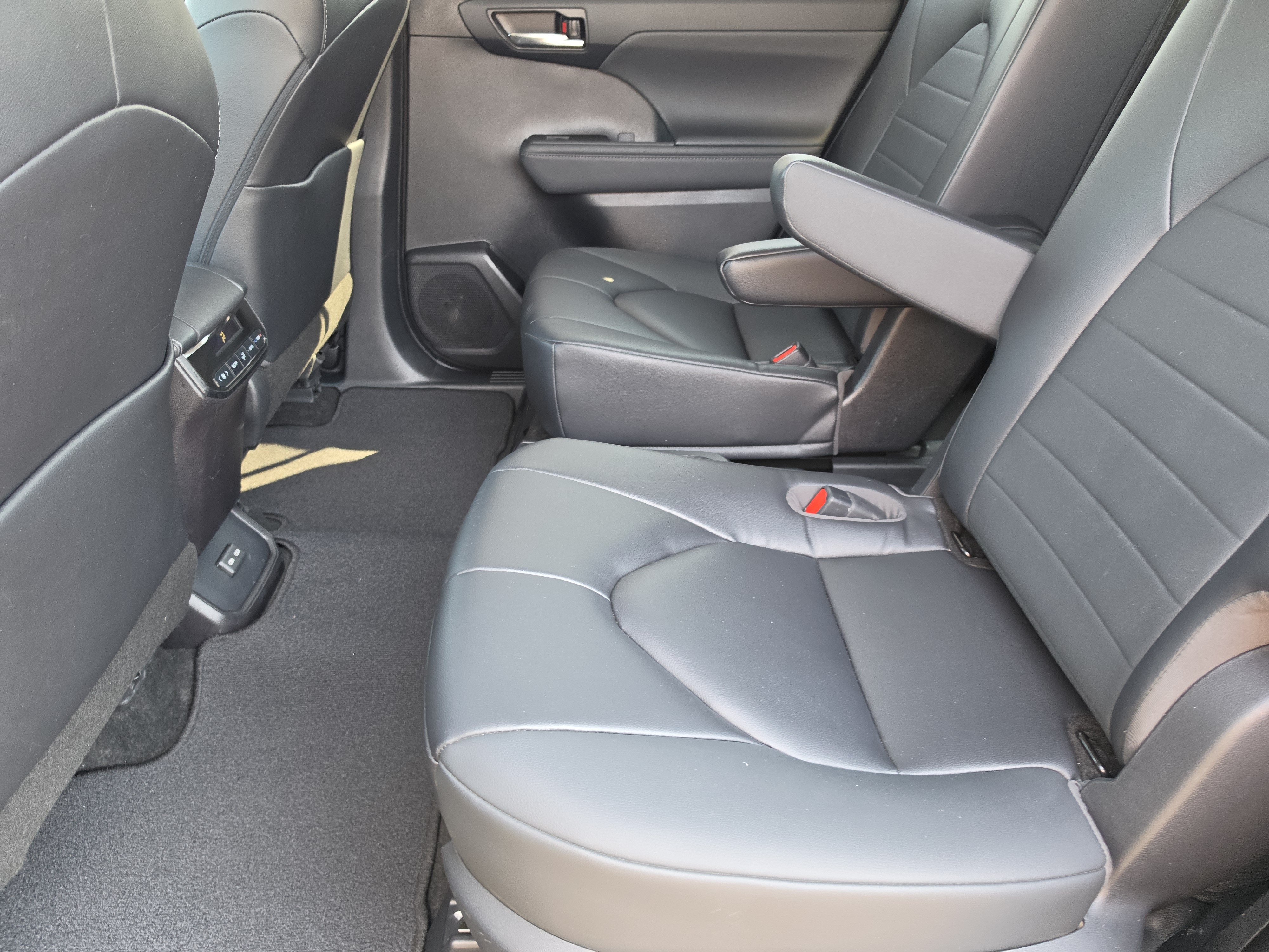 Used 2023 Toyota Highlander SUV