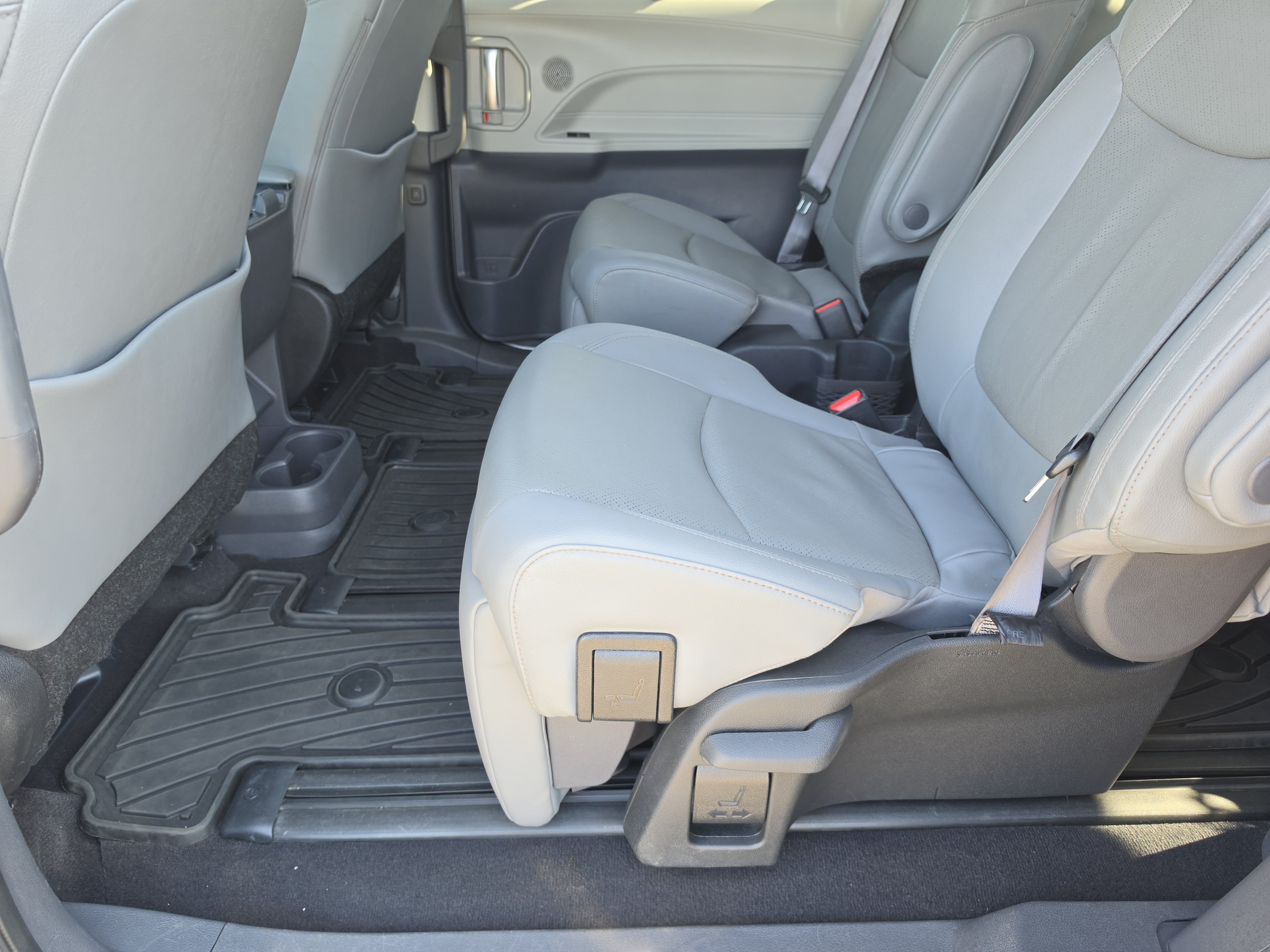 Used 2024 Toyota Sienna Van