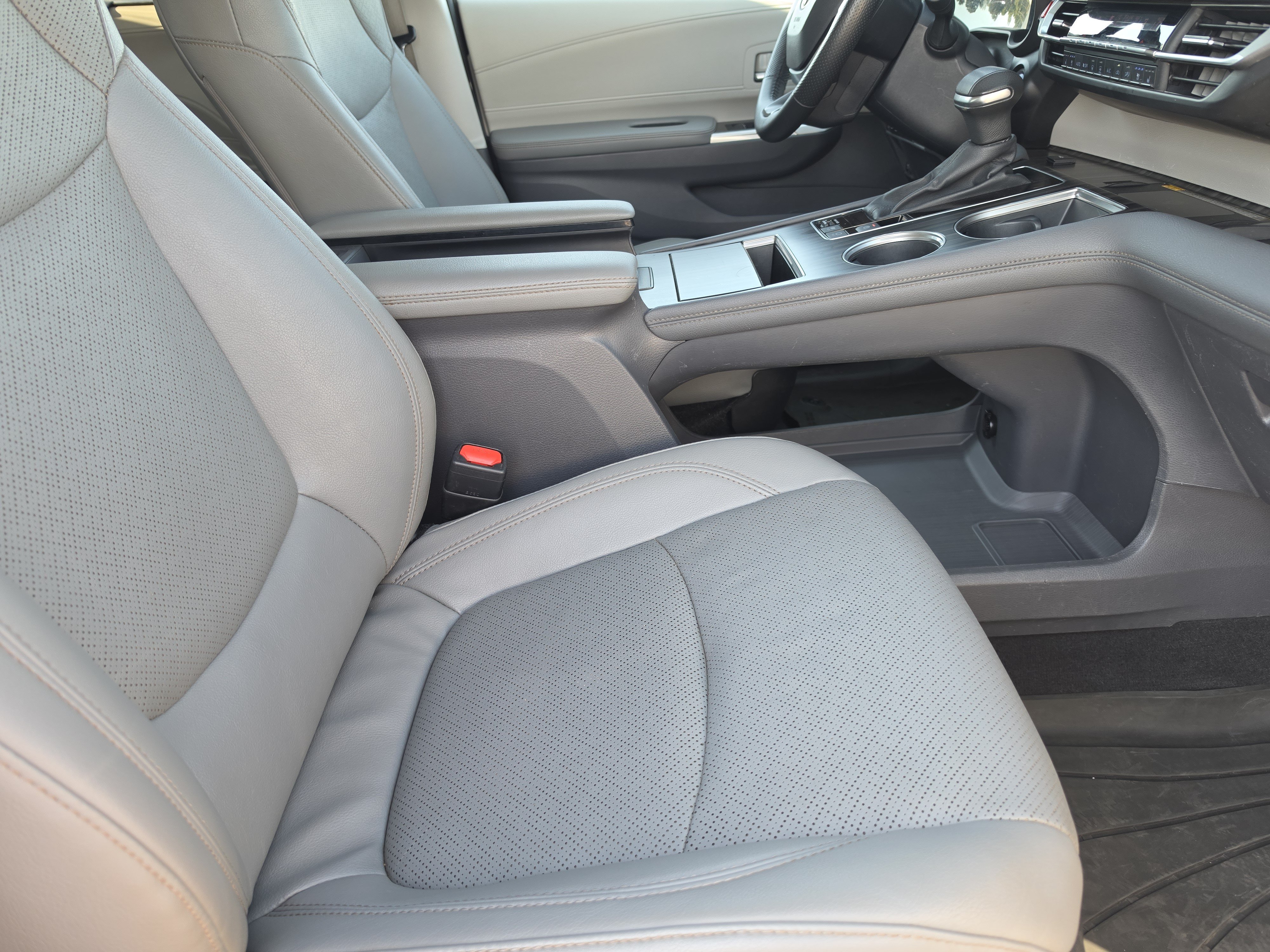 Used 2024 Toyota Sienna Van