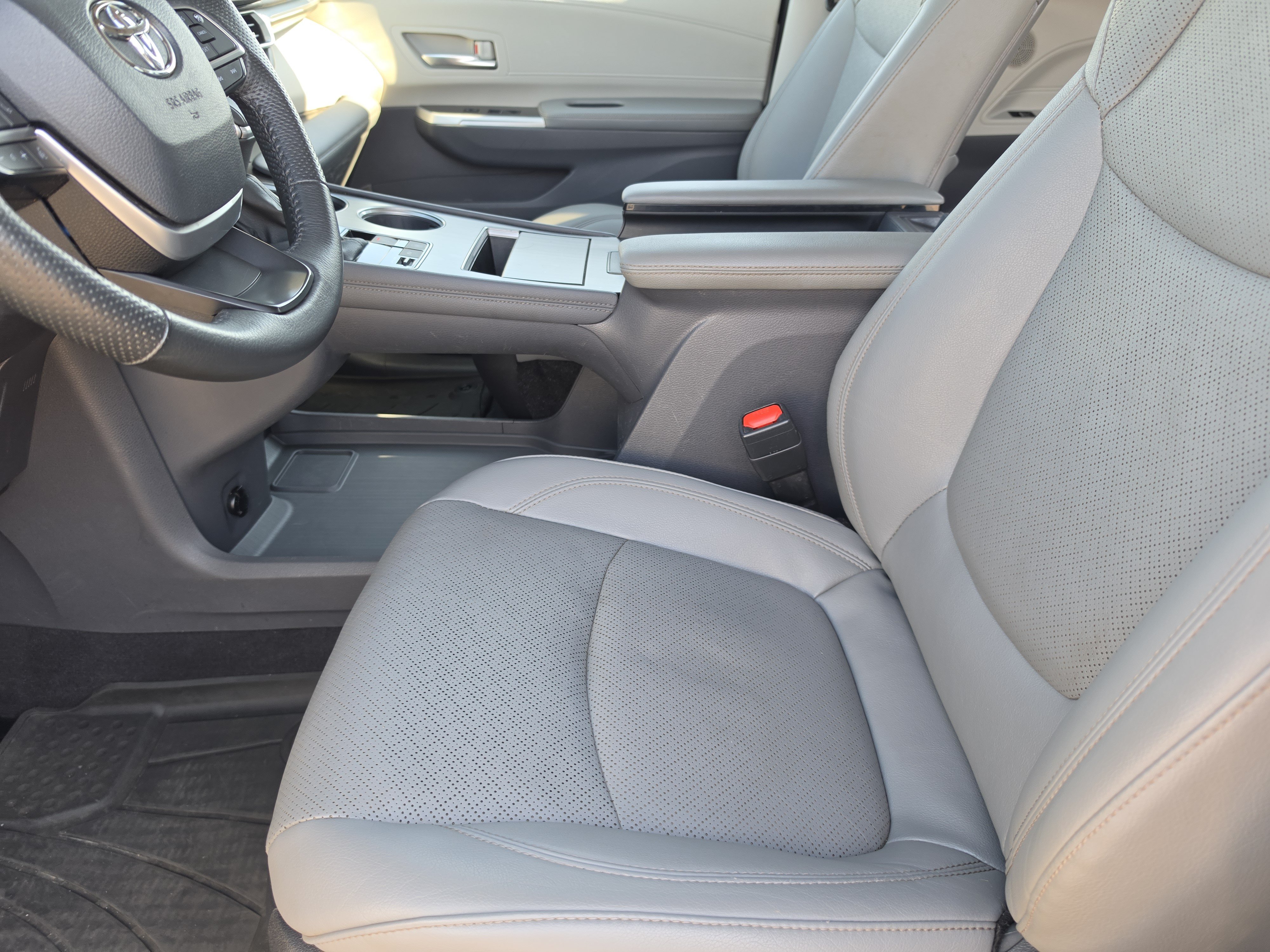 Used 2024 Toyota Sienna Van